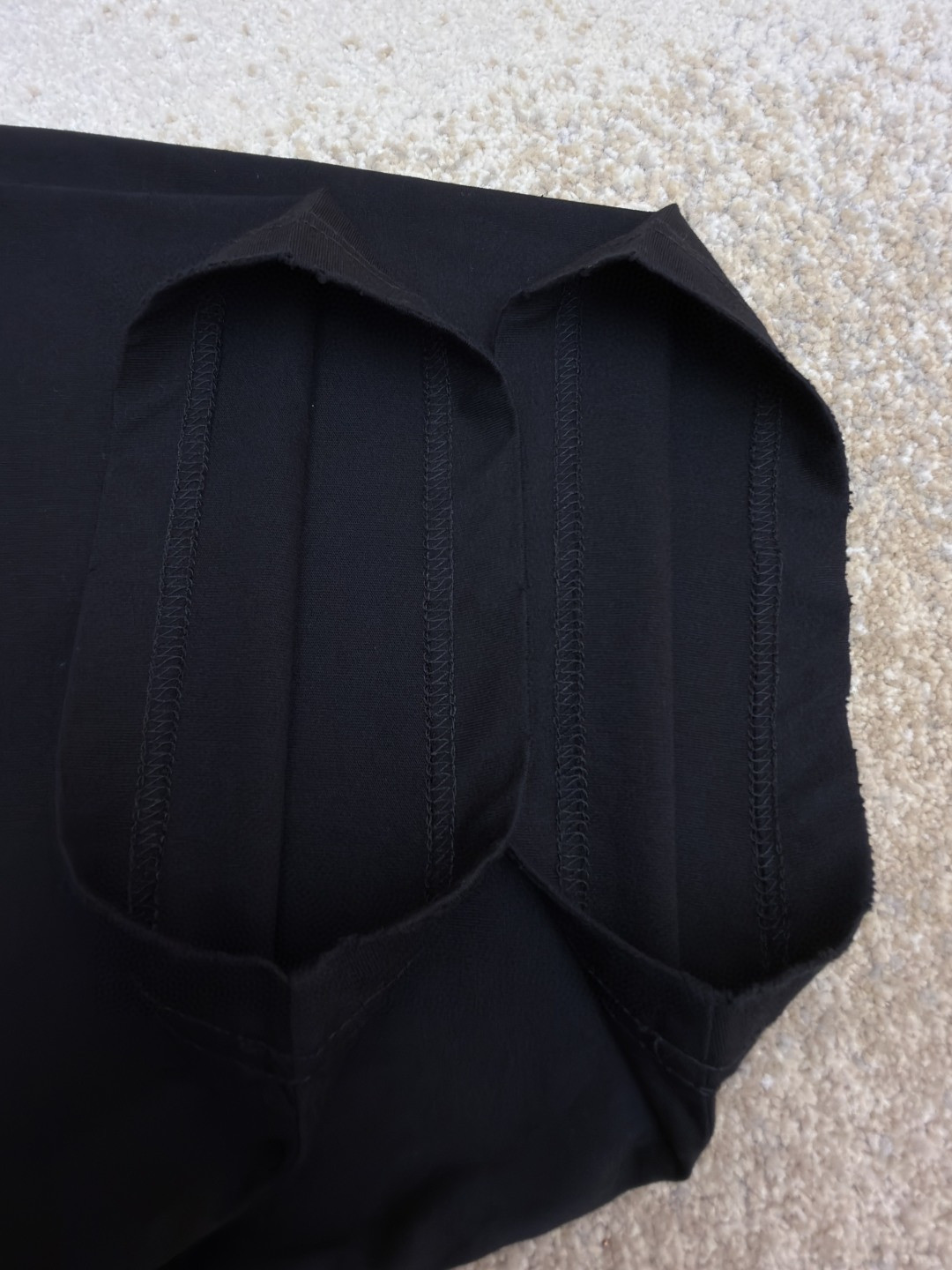 Balenciaga 巴黎世家 哥特字母艺术风格洗水破洞圆领短袖 T恤 夏季 白色 黑色 A0 