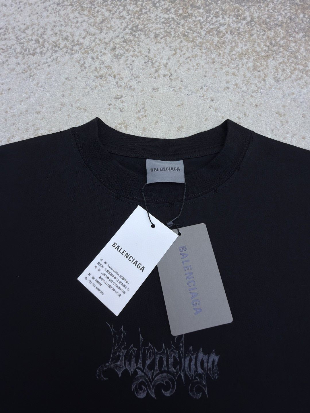 Balenciaga 巴黎世家 哥特字母艺术风格洗水破洞圆领短袖 T恤 夏季 白色 黑色 A0 