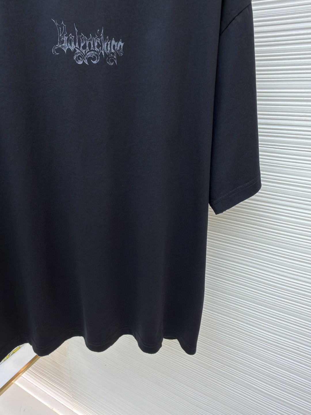 Balenciaga 巴黎世家 哥特字母艺术风格洗水破洞圆领短袖 T恤 夏季 白色 黑色 A0 