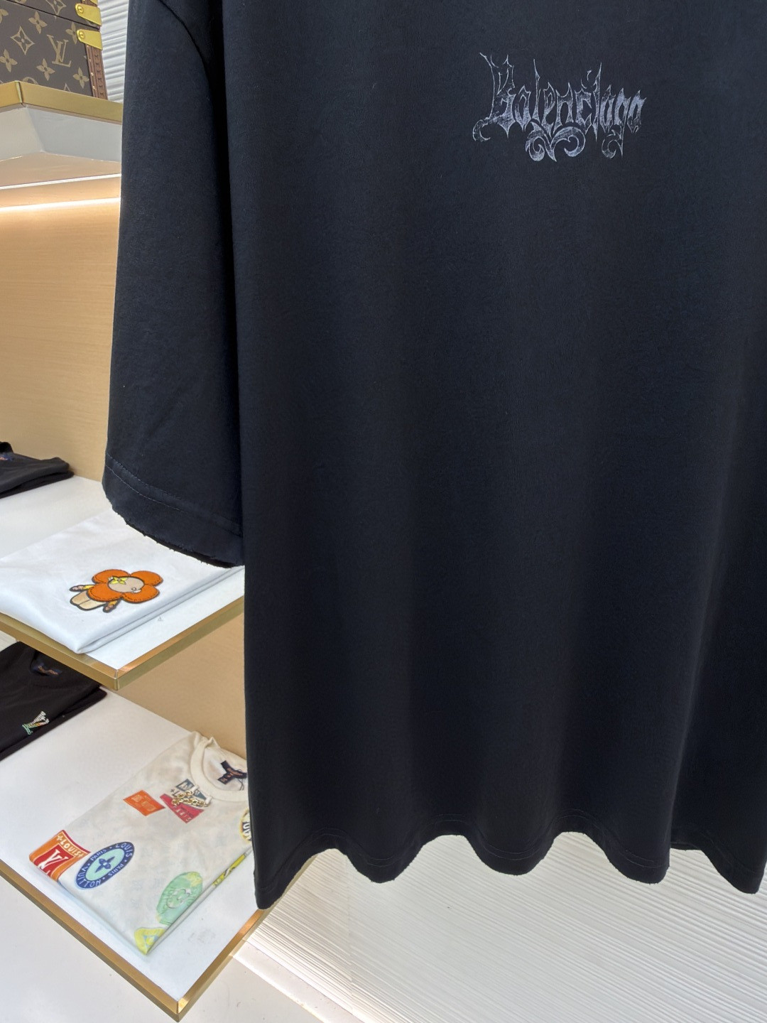 Balenciaga 巴黎世家 哥特字母艺术风格洗水破洞圆领短袖 T恤 夏季 白色 黑色 A0 