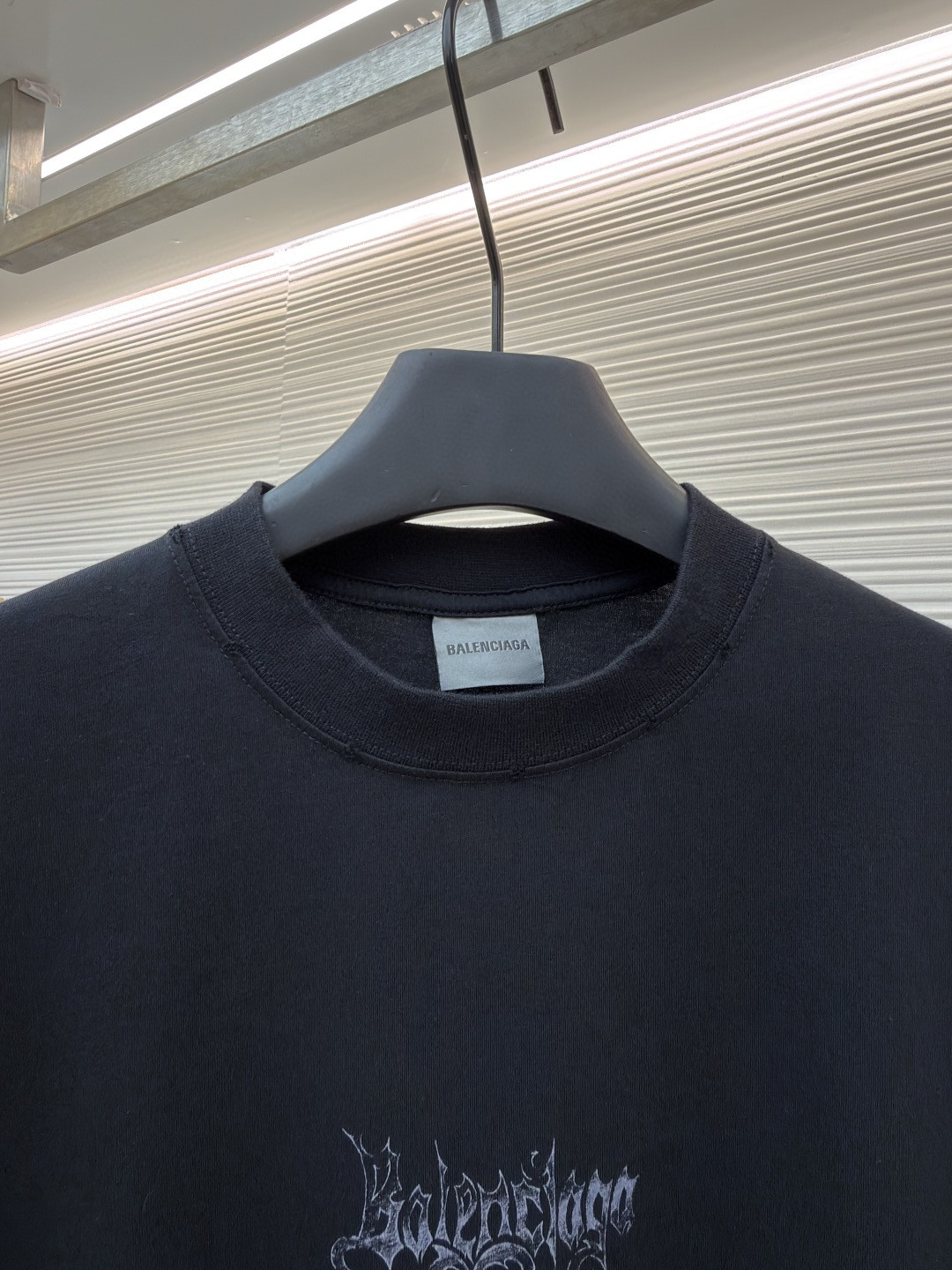 Balenciaga 巴黎世家 哥特字母艺术风格洗水破洞圆领短袖 T恤 夏季 白色 黑色 A0 