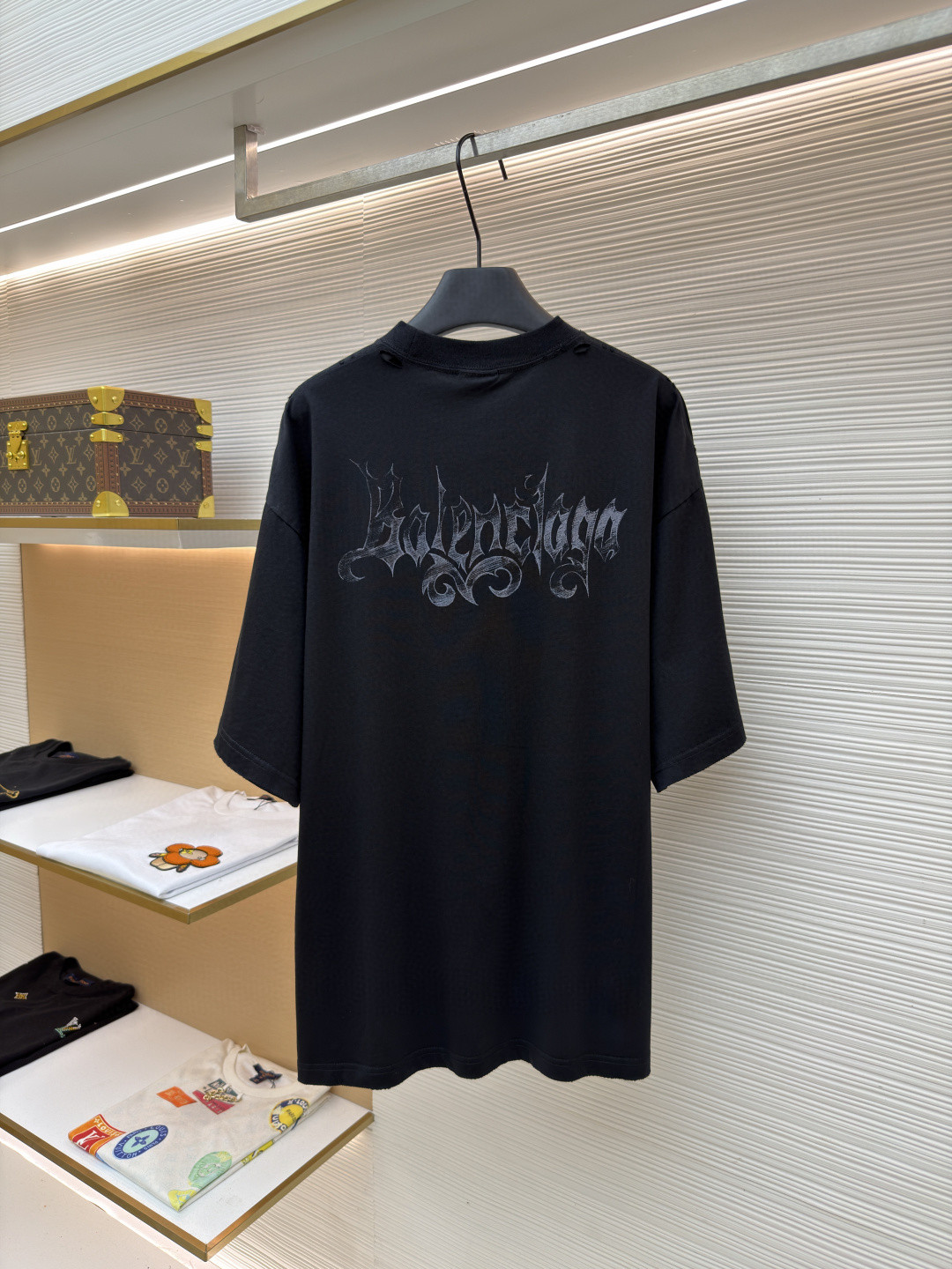 Balenciaga 巴黎世家 哥特字母艺术风格洗水破洞圆领短袖 T恤 夏季 白色 黑色 A0 