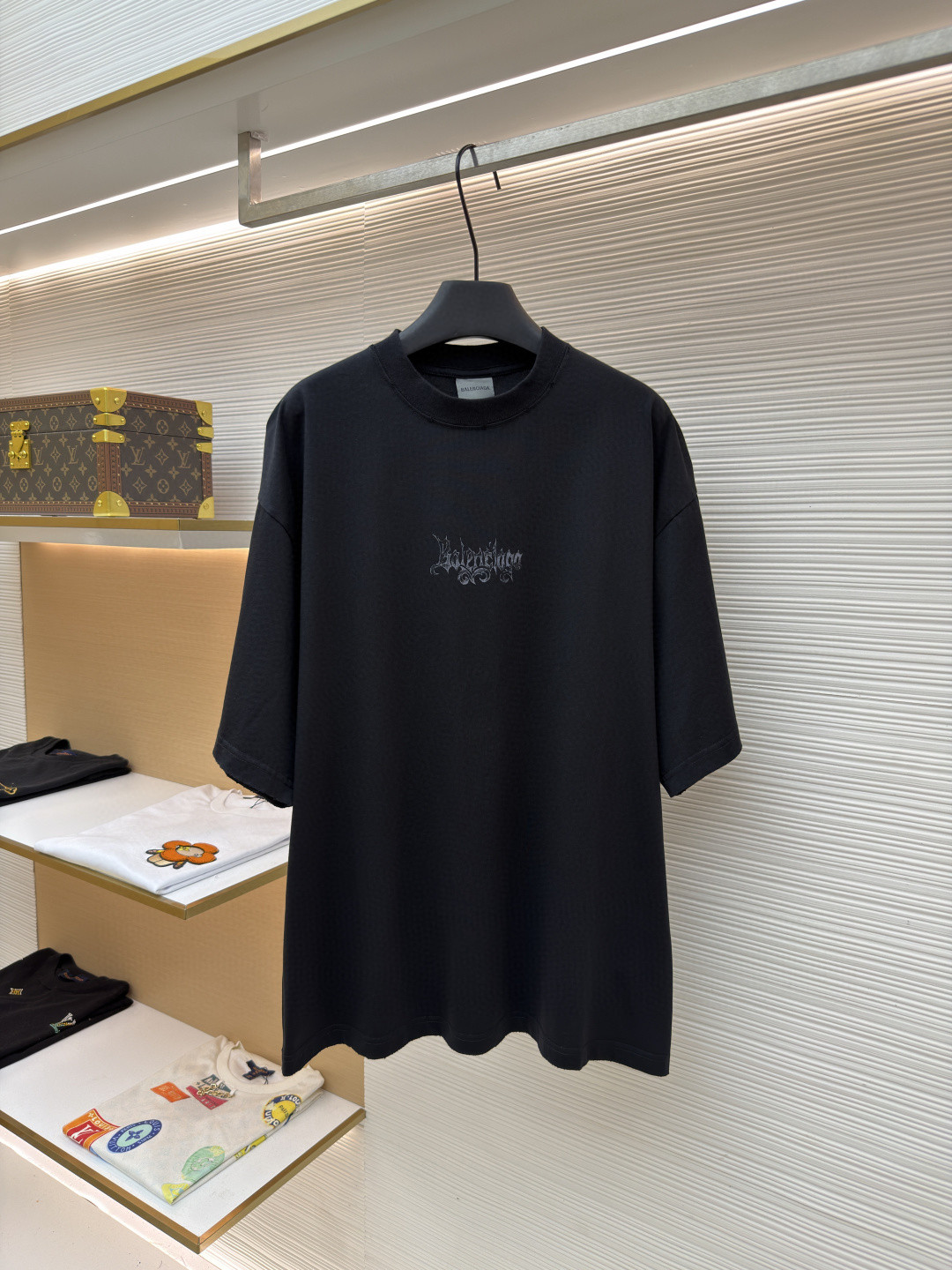 Balenciaga 巴黎世家 哥特字母艺术风格洗水破洞圆领短袖 T恤 夏季 白色 黑色 A0 