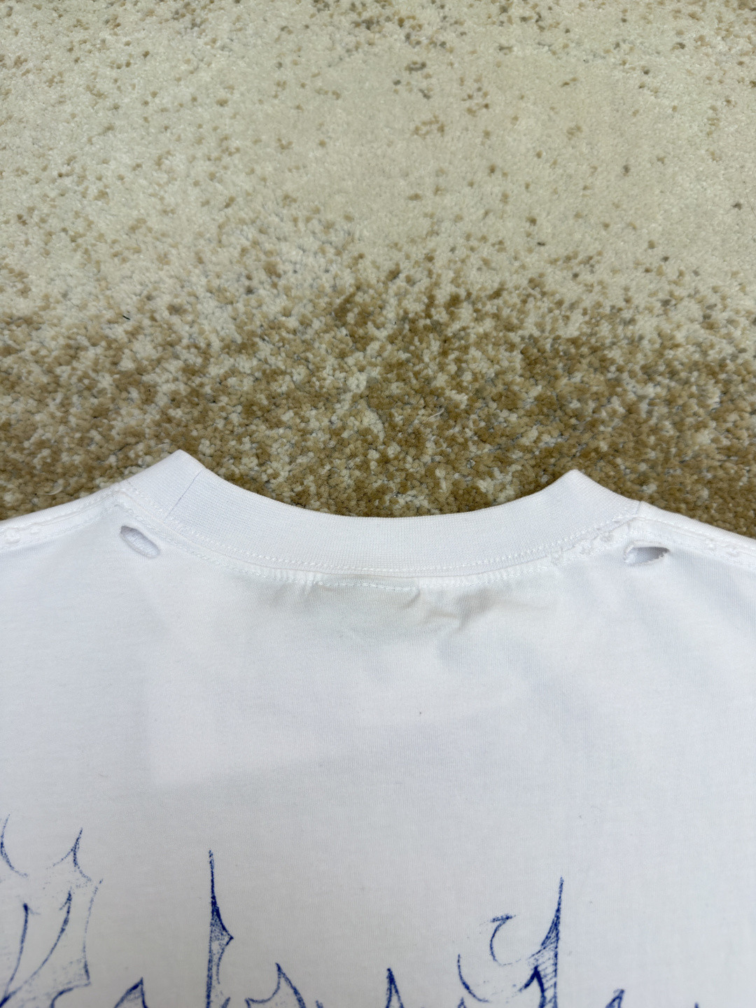Balenciaga 巴黎世家 哥特字母艺术风格洗水破洞圆领短袖 T恤 夏季 白色 黑色 A0 