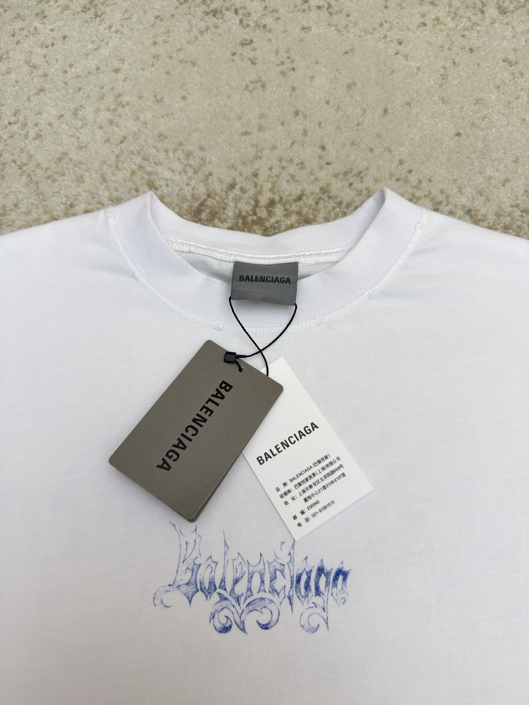Balenciaga 巴黎世家 哥特字母艺术风格洗水破洞圆领短袖 T恤 夏季 白色 黑色 A0 