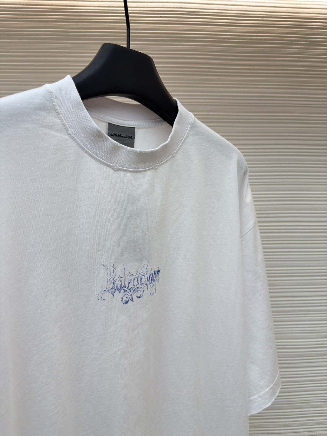 Balenciaga 巴黎世家 哥特字母艺术风格洗水破洞圆领短袖 T恤 夏季 白色 黑色 A0 