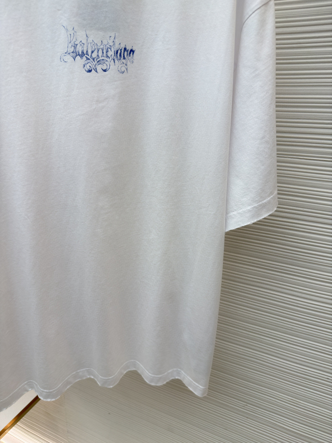 Balenciaga 巴黎世家 哥特字母艺术风格洗水破洞圆领短袖 T恤 夏季 白色 黑色 A0 