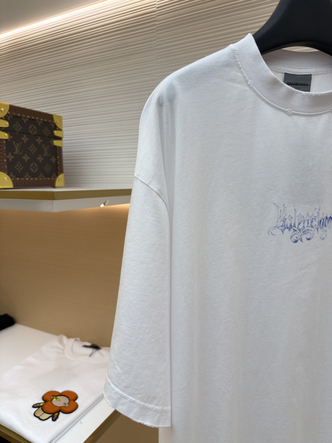 Balenciaga 巴黎世家 哥特字母艺术风格洗水破洞圆领短袖 T恤 夏季 白色 黑色 A0 