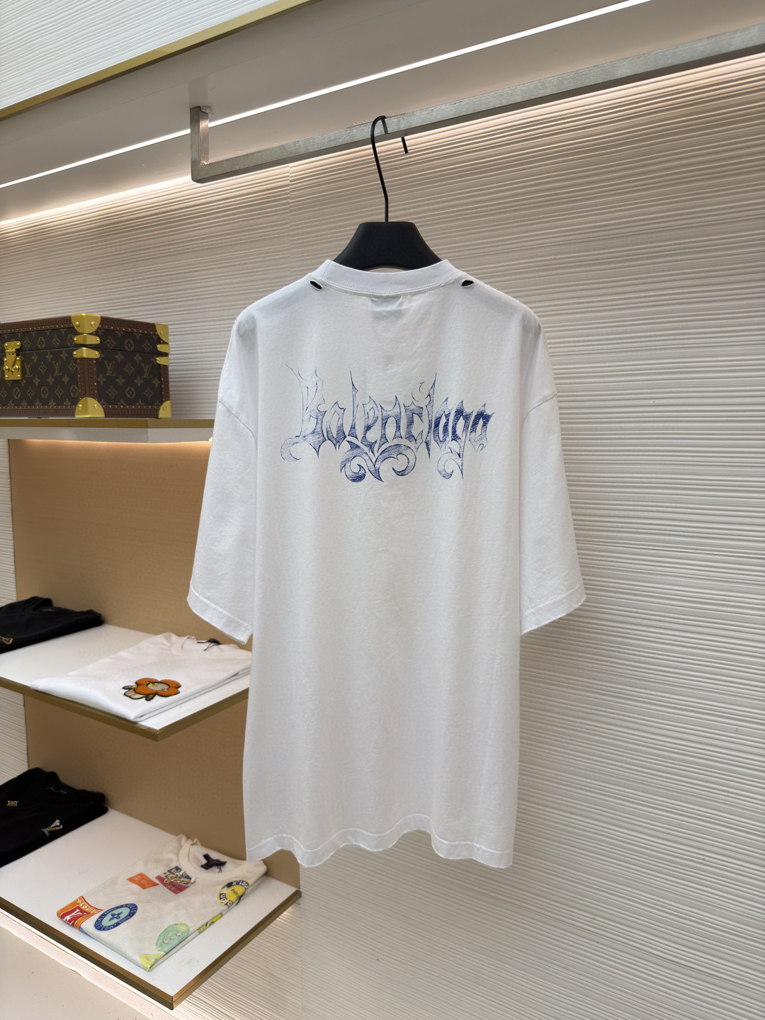 Balenciaga 巴黎世家 哥特字母艺术风格洗水破洞圆领短袖 T恤 夏季 白色 黑色 A0 