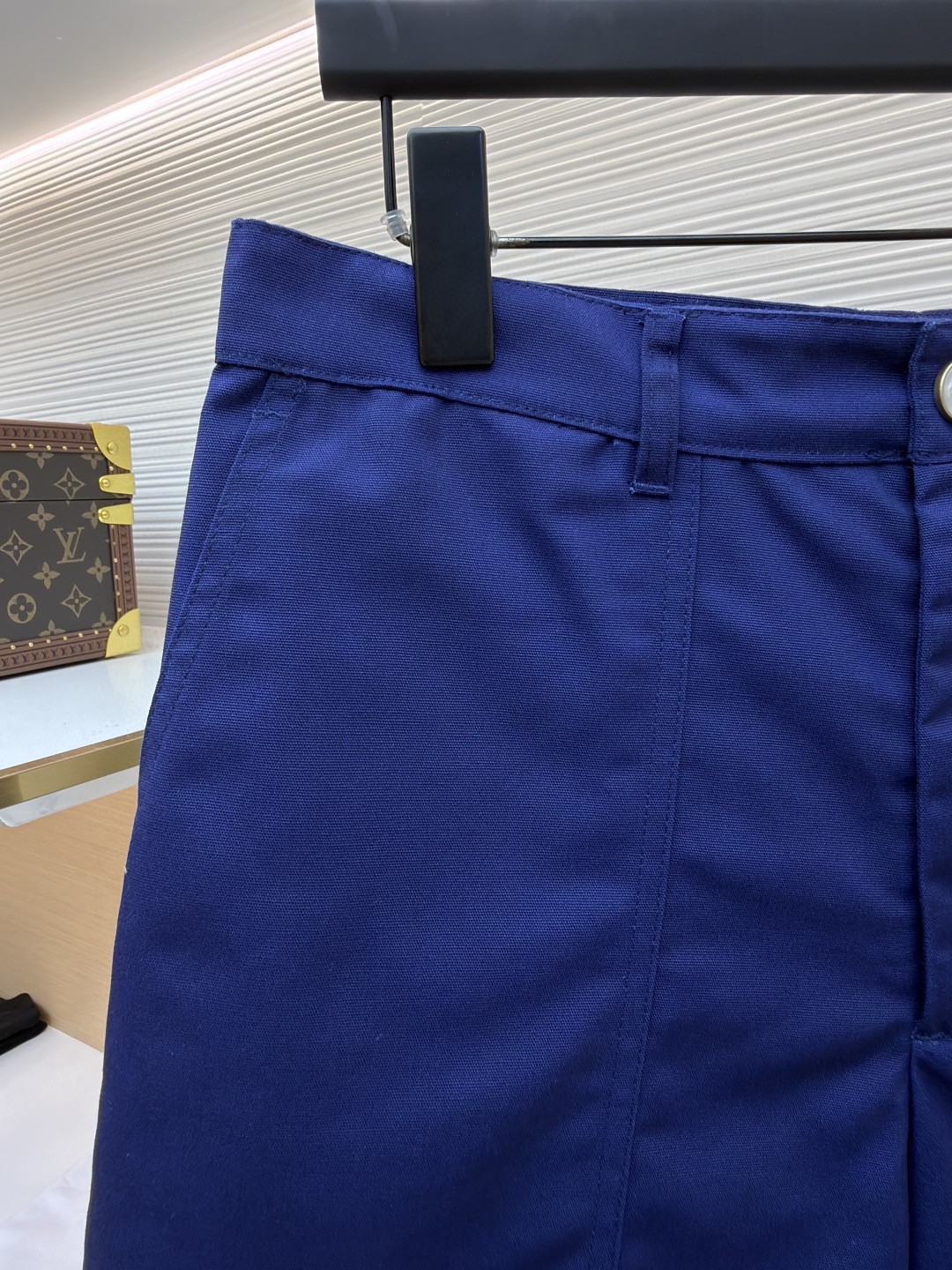 LOUIS VUITTON 路易威登 LV 纯色珠光纽扣工装短裤 休闲裤 裤子 五分裤 蓝色 B0 1AK763
