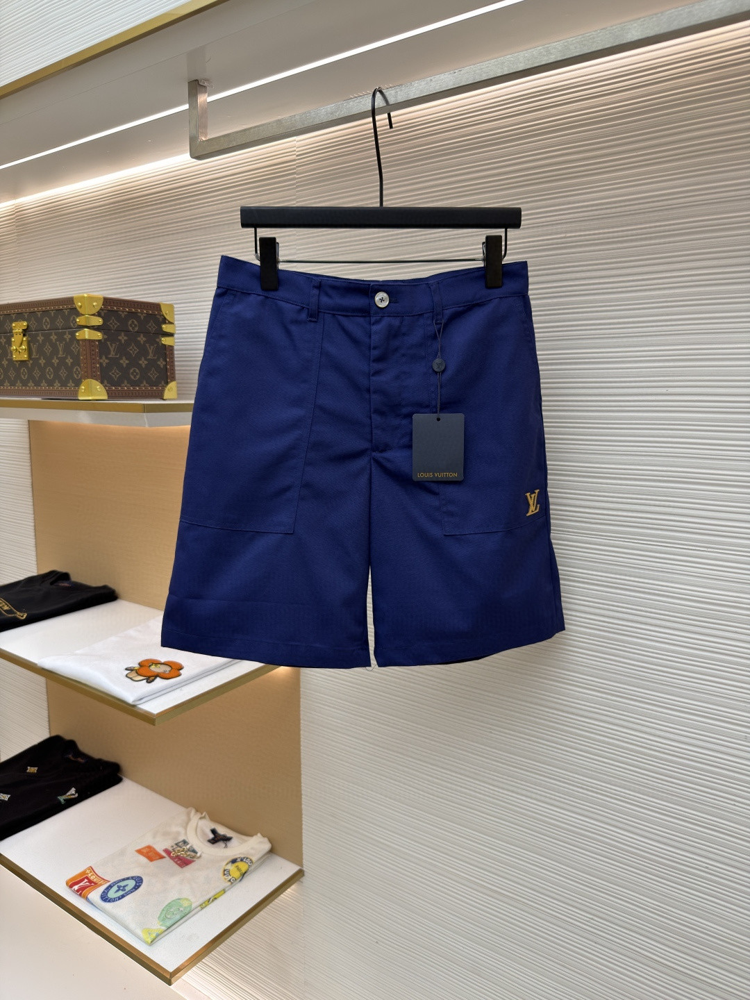 LOUIS VUITTON 路易威登 LV 纯色珠光纽扣工装短裤 休闲裤 裤子 五分裤 蓝色 B0 1AK763