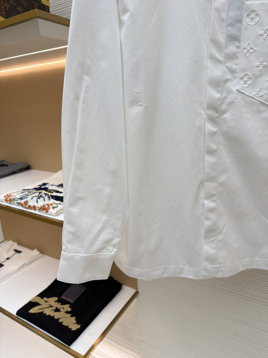 LOUIS VUITTON 路易威登 压花口袋翻领衬衫 外套 长袖 白色 B0 1AJCAI