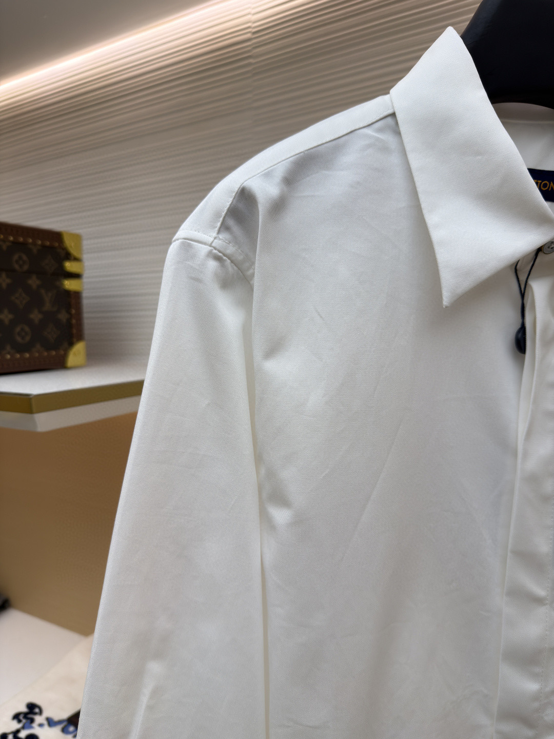 LOUIS VUITTON 路易威登 压花口袋翻领衬衫 外套 长袖 白色 B0 1AJCAI