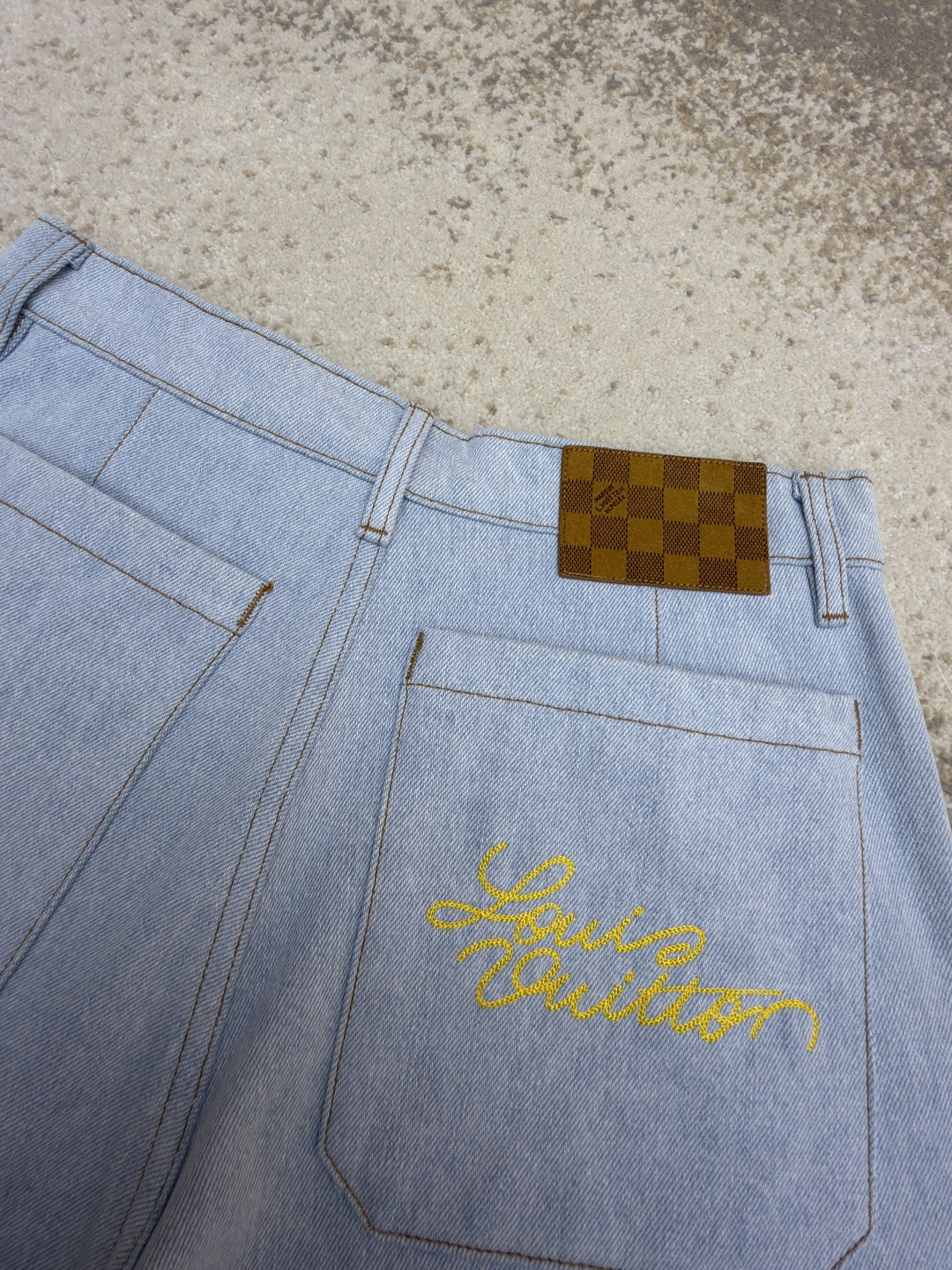 LOUIS VUITTON 路易威登 LV 铁花签名牛仔短裤 休闲裤 裤子 五分裤 蓝色 B0 1AJRE9