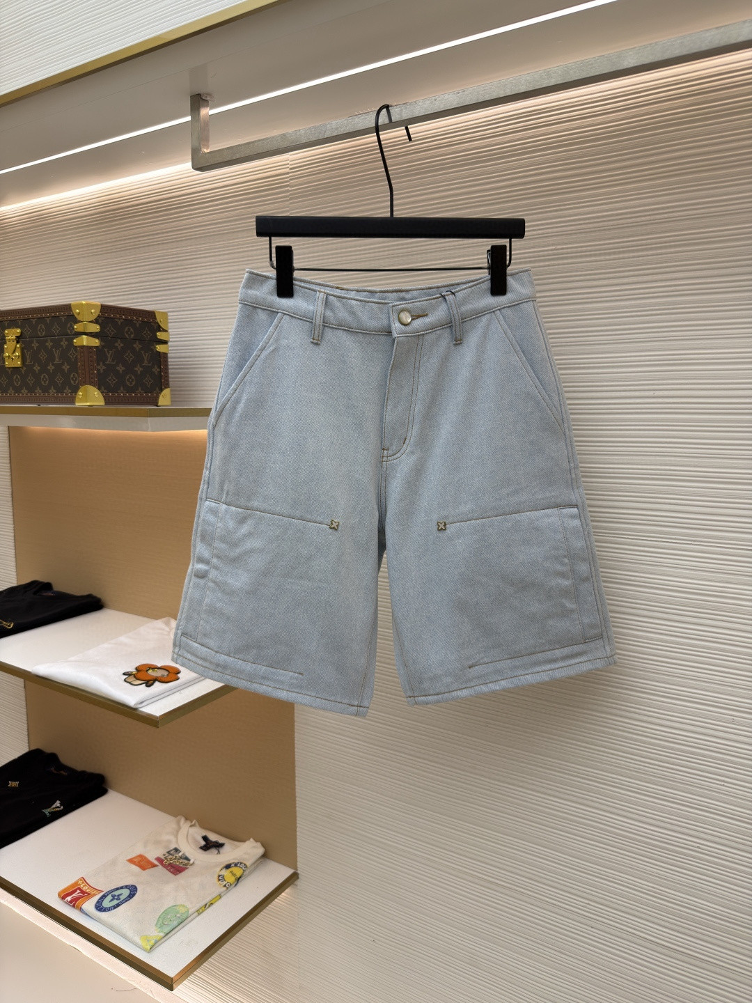 LOUIS VUITTON 路易威登 LV 铁花签名牛仔短裤 休闲裤 裤子 五分裤 蓝色 B0 1AJRE9