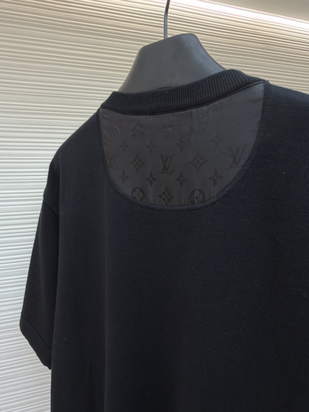 LOUIS VUITTON 路易威登 LV 纯色锦纶嵌饰针织圆领短袖 夏款 白色 黑色 蓝色 B0 1AHVQ0