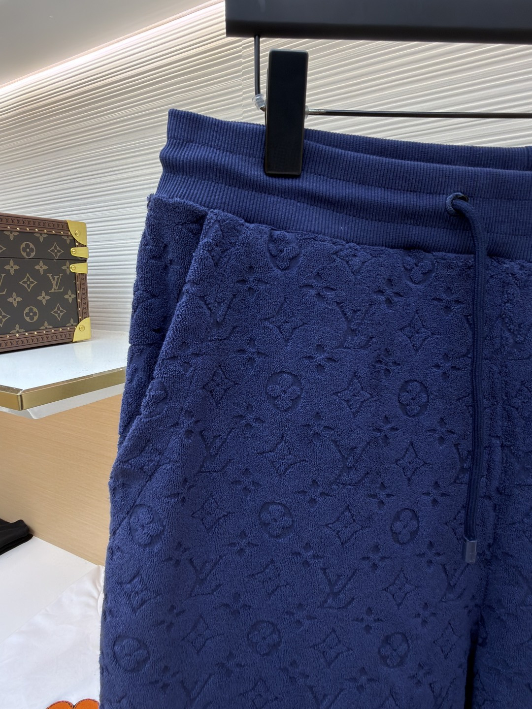 LOUIS VUITTON 路易威登 LV 压印毛圈布松紧腰短裤 休闲裤 裤子 五分裤 黑色 蓝色 B0