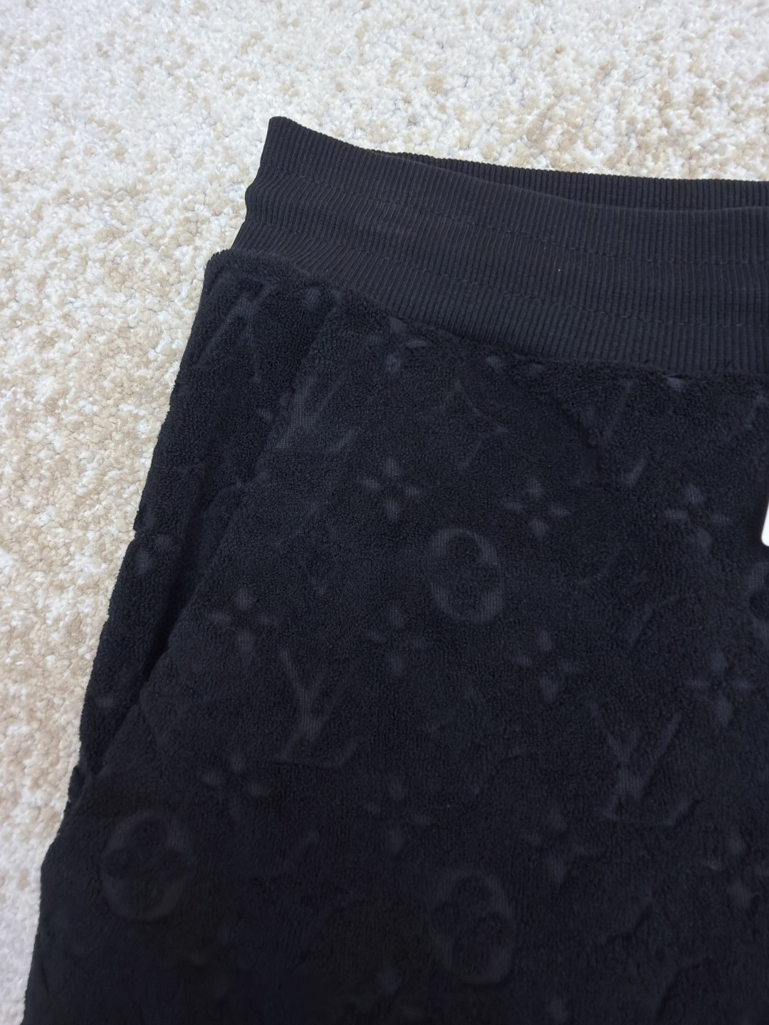 LOUIS VUITTON 路易威登 LV 压印毛圈布松紧腰短裤 休闲裤 裤子 五分裤 黑色 蓝色 B0
