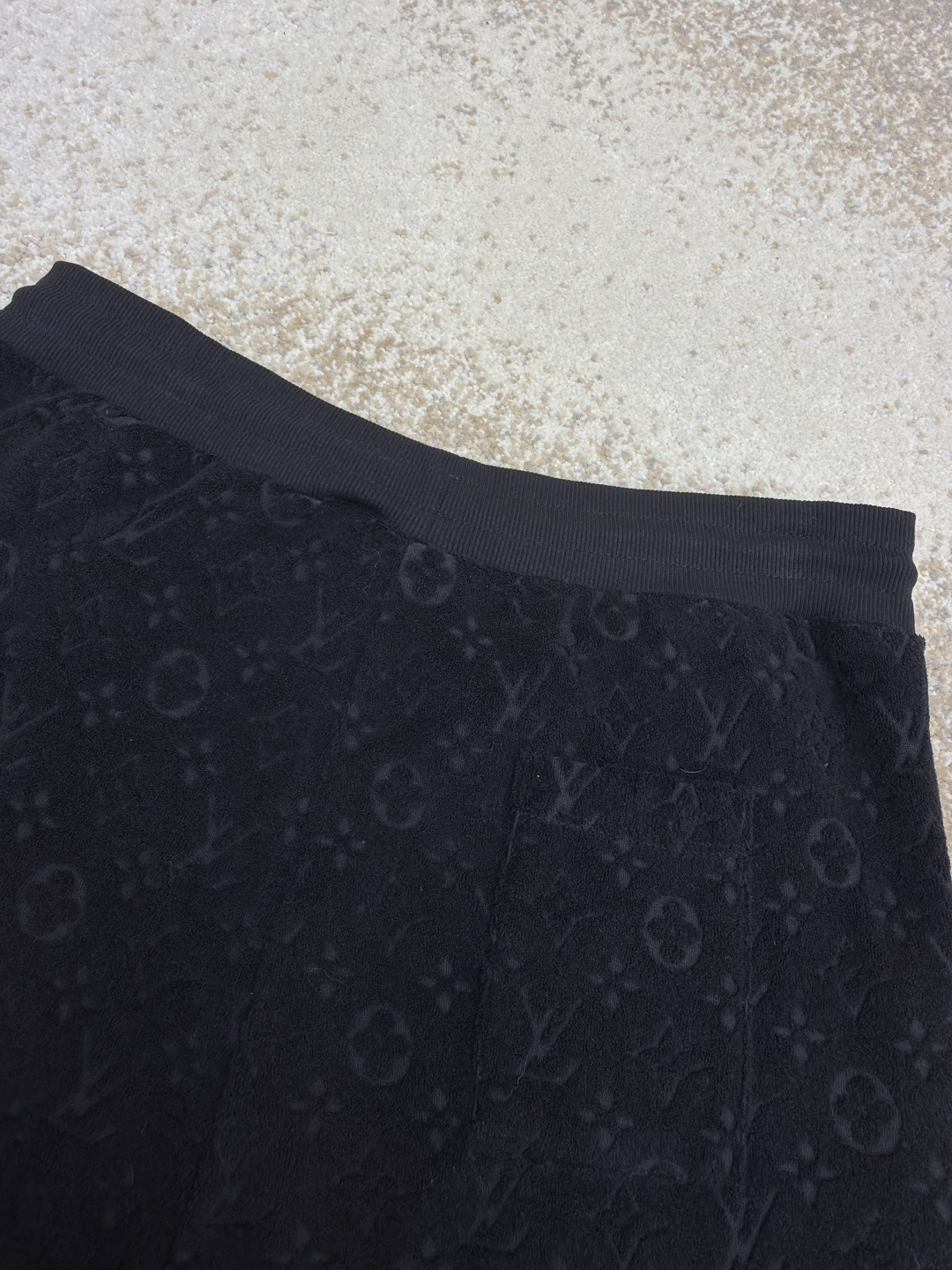 LOUIS VUITTON 路易威登 LV 压印毛圈布松紧腰短裤 休闲裤 裤子 五分裤 黑色 蓝色 B0