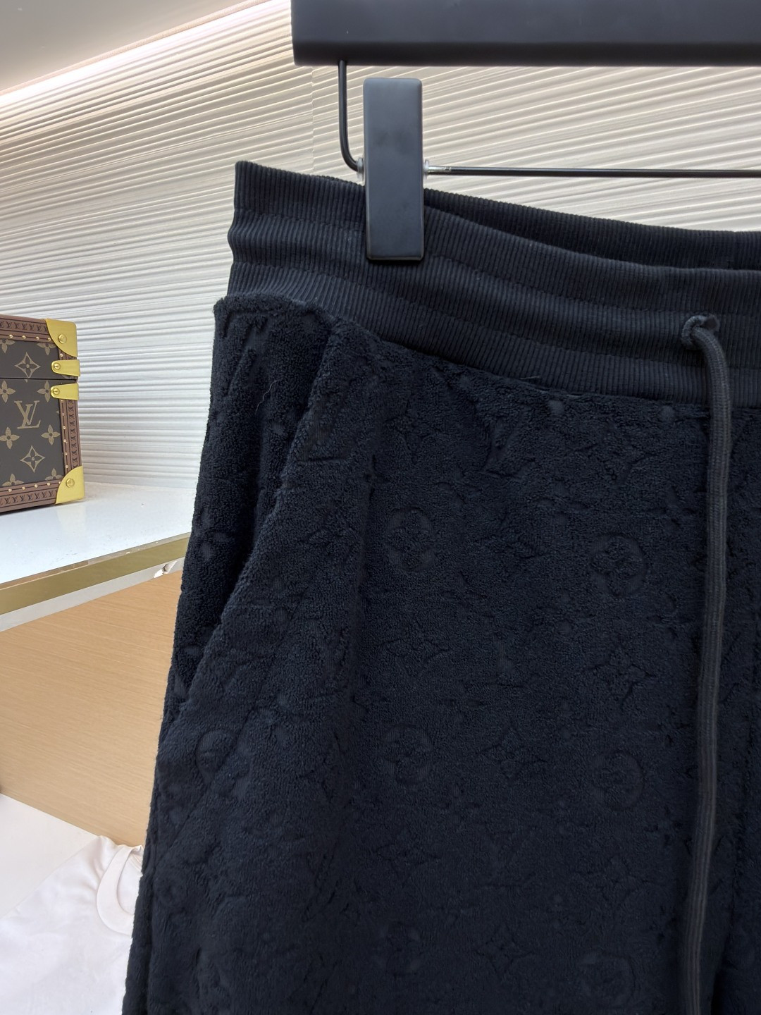 LOUIS VUITTON 路易威登 LV 压印毛圈布松紧腰短裤 休闲裤 裤子 五分裤 黑色 蓝色 B0