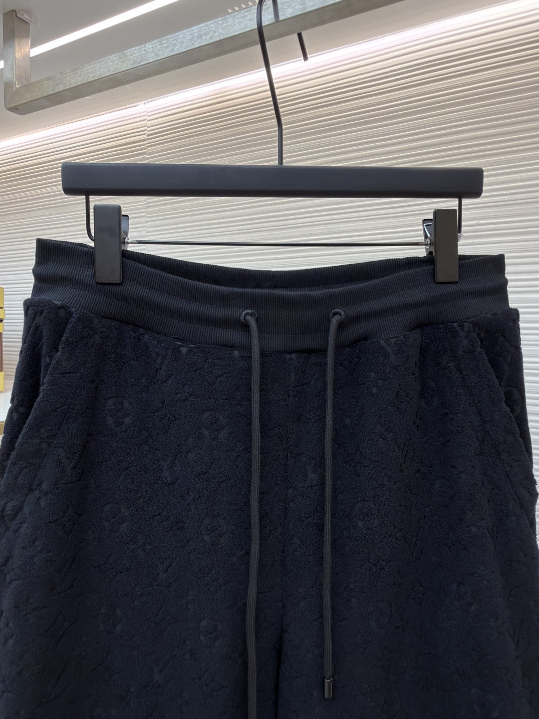 LOUIS VUITTON 路易威登 LV 压印毛圈布松紧腰短裤 休闲裤 裤子 五分裤 黑色 蓝色 B0