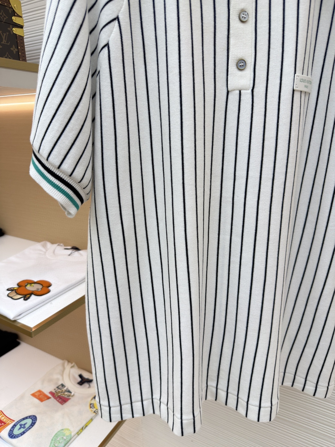 LOUIS VUITTON 路易威登 LV 字母徽章条纹拼色针织Polo衫 短袖 夏款 白色 B0