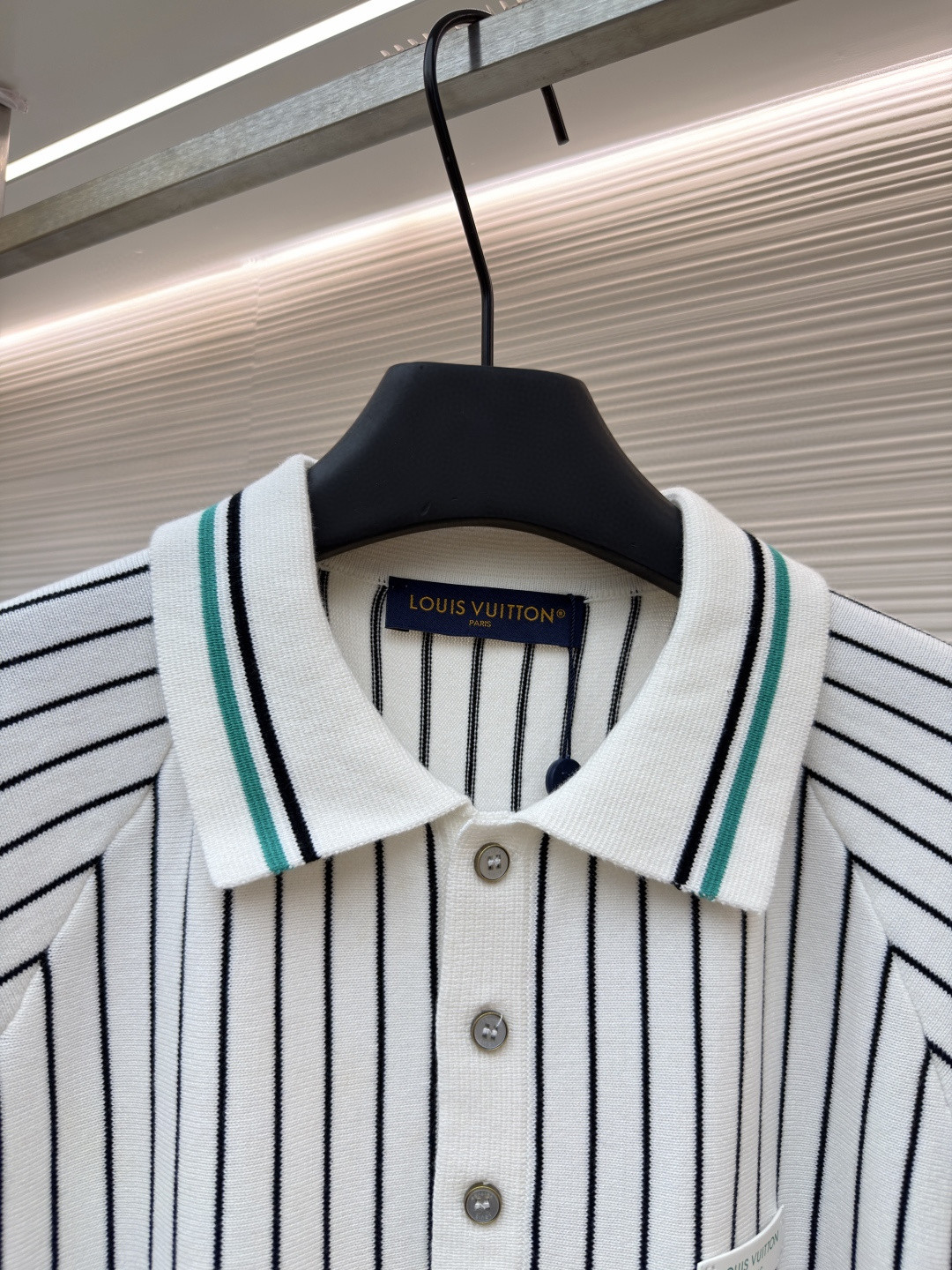 LOUIS VUITTON 路易威登 LV 字母徽章条纹拼色针织Polo衫 短袖 夏款 白色 B0