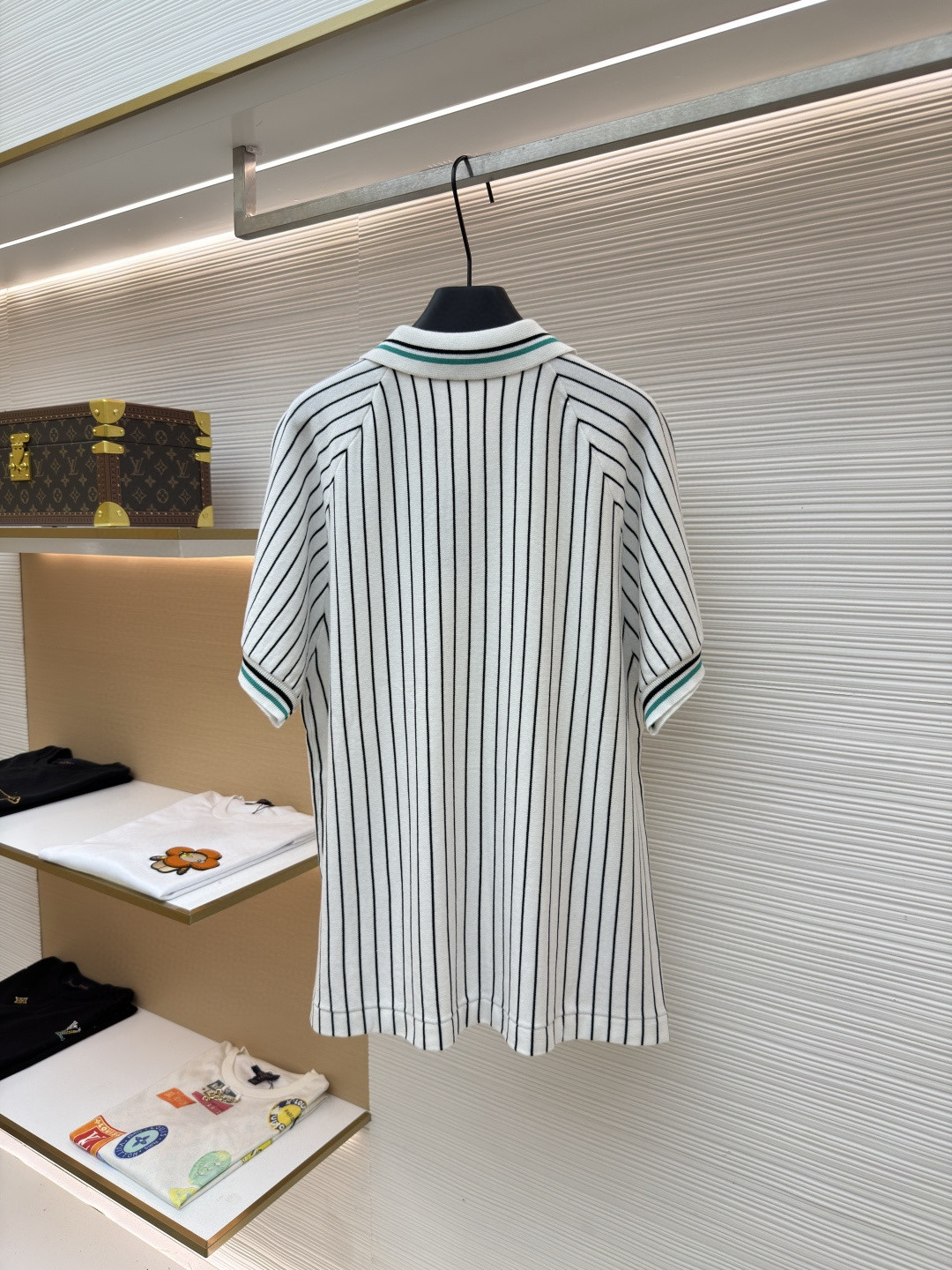 LOUIS VUITTON 路易威登 LV 字母徽章条纹拼色针织Polo衫 短袖 夏款 白色 B0