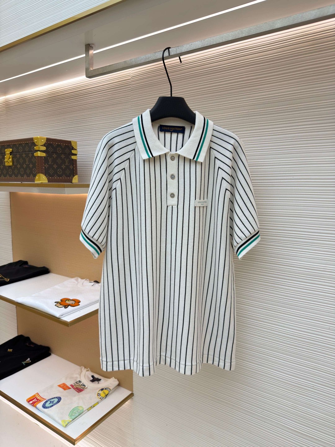 LOUIS VUITTON 路易威登 LV 字母徽章条纹拼色针织Polo衫 短袖 夏款 白色 B0