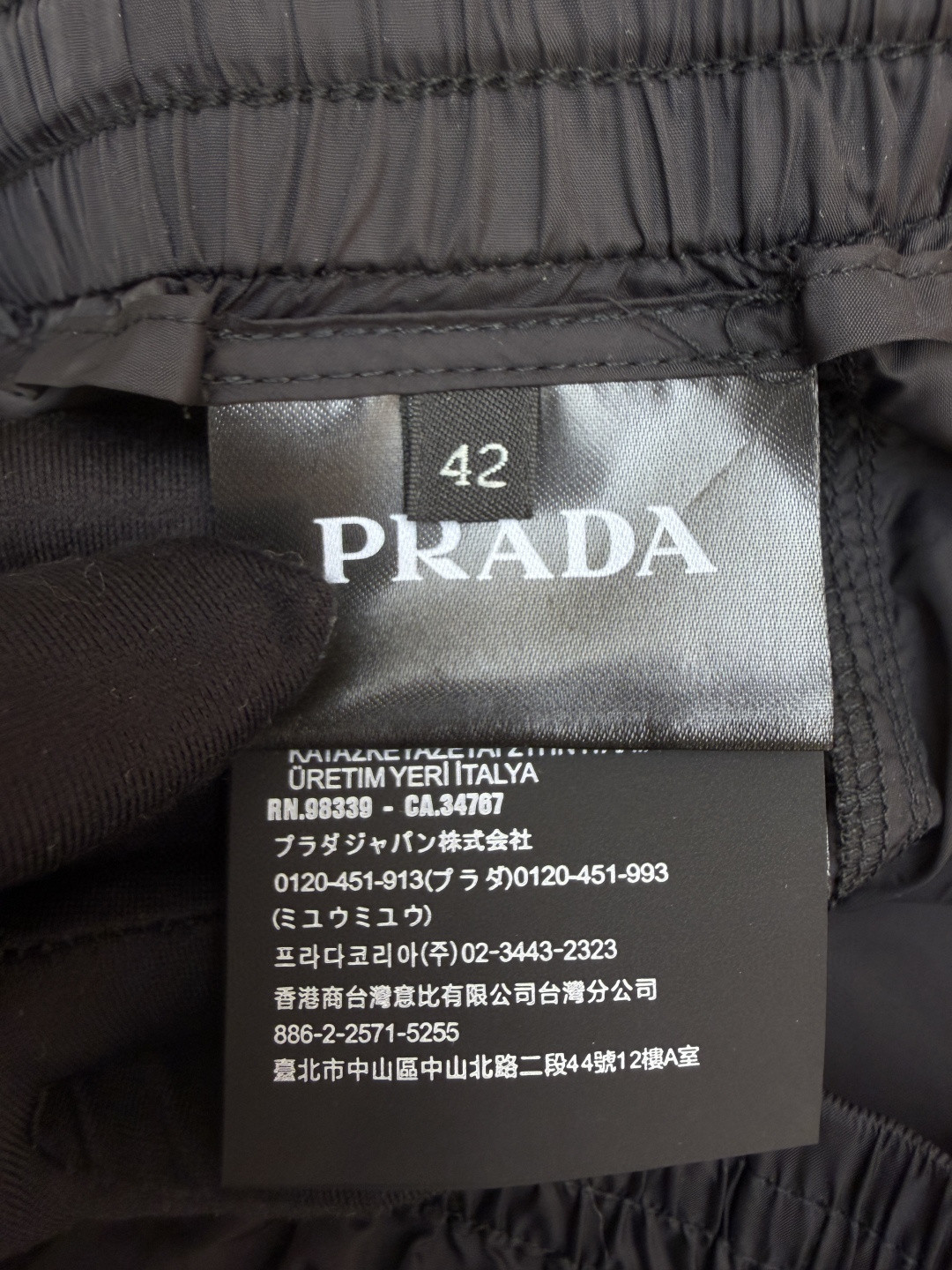 PRADA 普拉达 三角标尼龙松紧腰短裤 休闲裤 裤子 黑色 A5 22X901-1WQ9-F0002-S-WMO