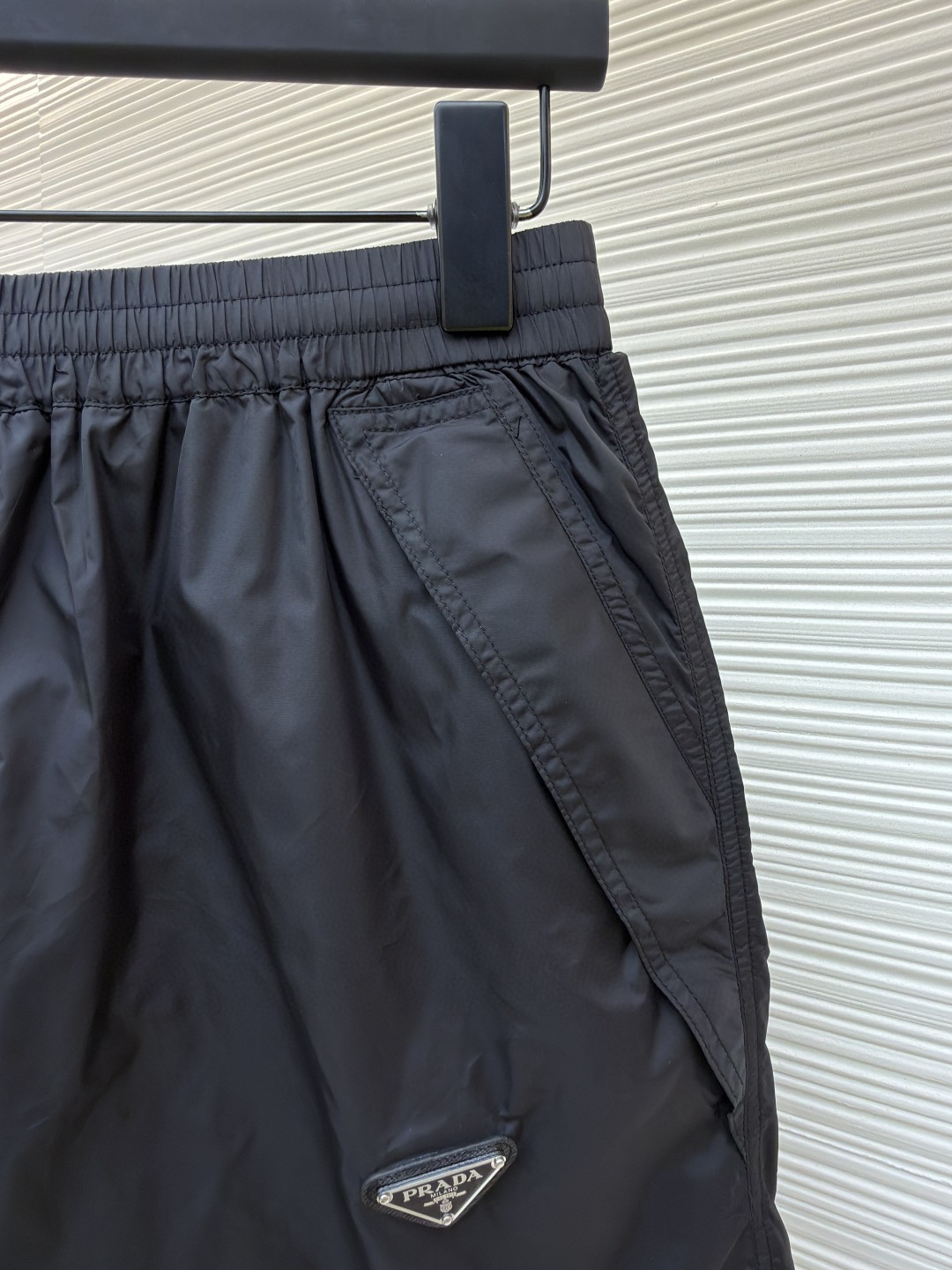 PRADA 普拉达 三角标尼龙松紧腰短裤 休闲裤 裤子 黑色 A5 22X901-1WQ9-F0002-S-WMO