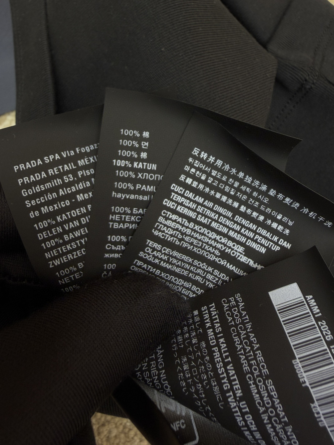 PRADA 普拉达 三角标短款背心 女款 夏季 白色 黑色 A0 39546C-10Z0-F0009-S-231