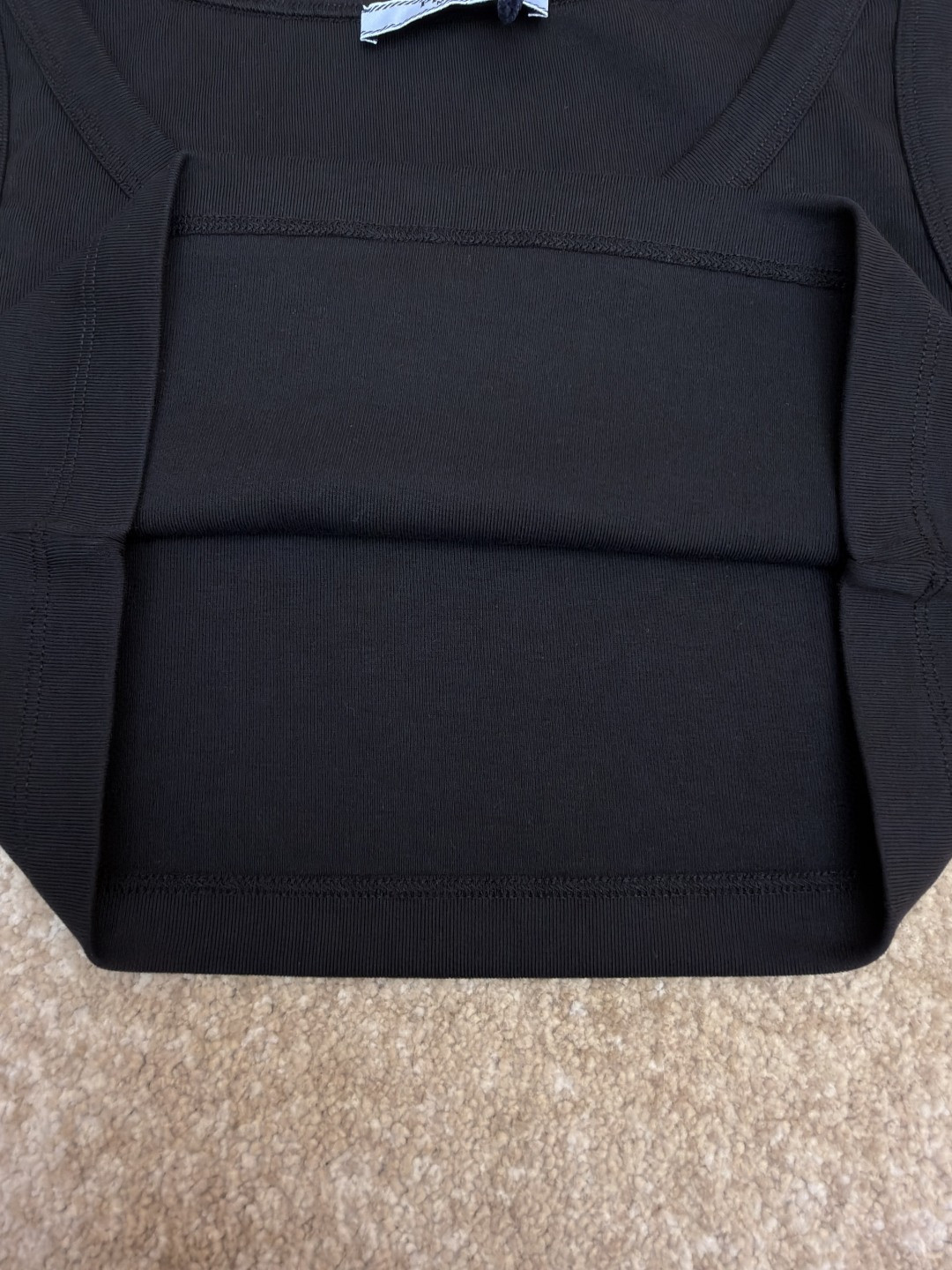 PRADA 普拉达 三角标短款背心 女款 夏季 白色 黑色 A0 39546C-10Z0-F0009-S-231