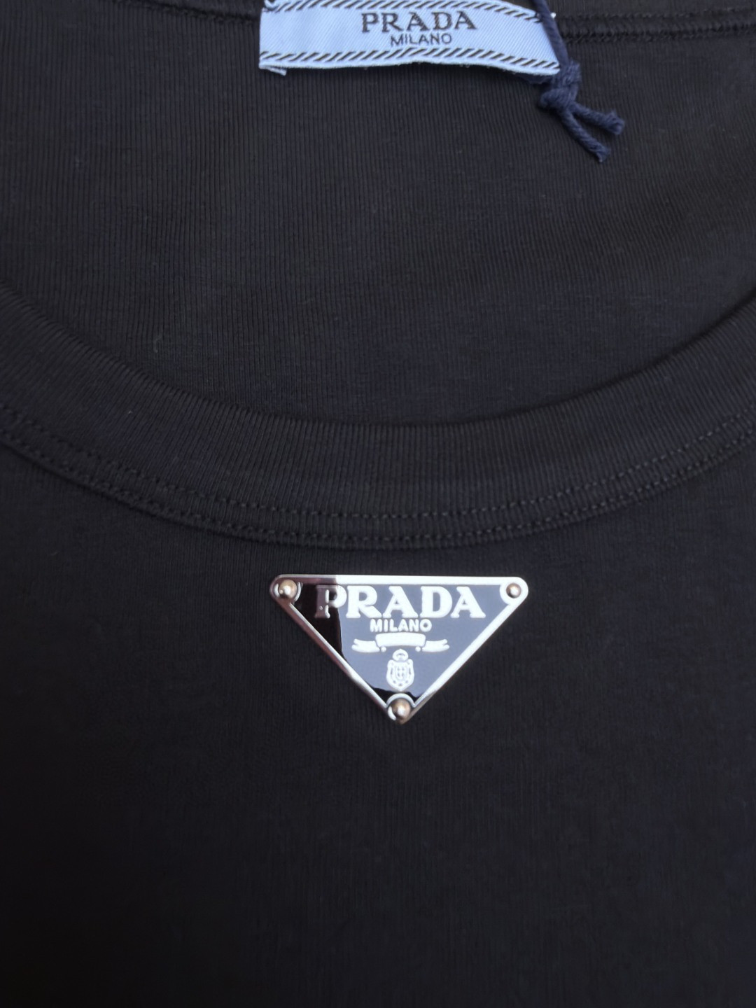 PRADA 普拉达 三角标短款背心 女款 夏季 白色 黑色 A0 39546C-10Z0-F0009-S-231