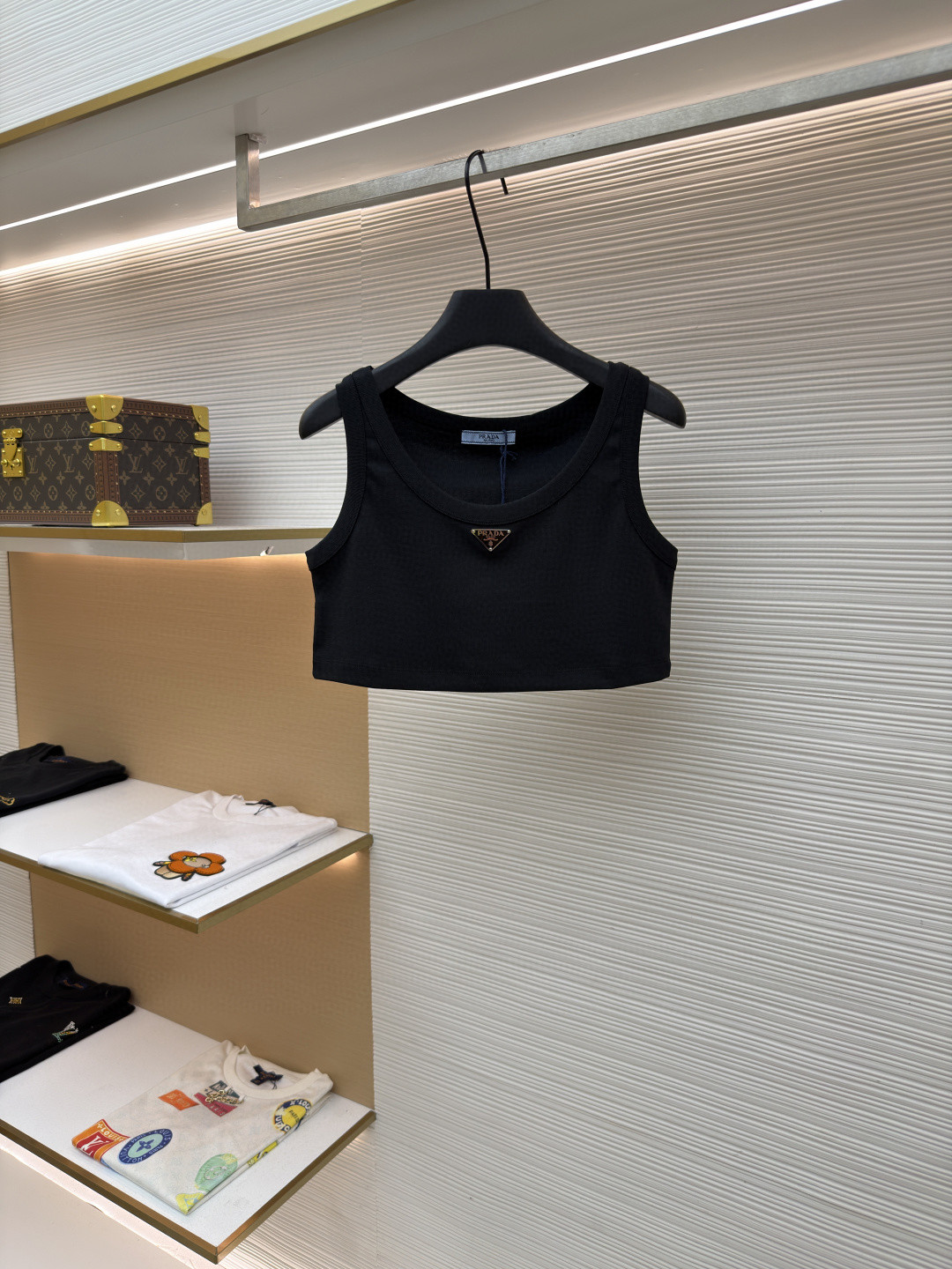 PRADA 普拉达 三角标短款背心 女款 夏季 白色 黑色 A0 39546C-10Z0-F0009-S-231