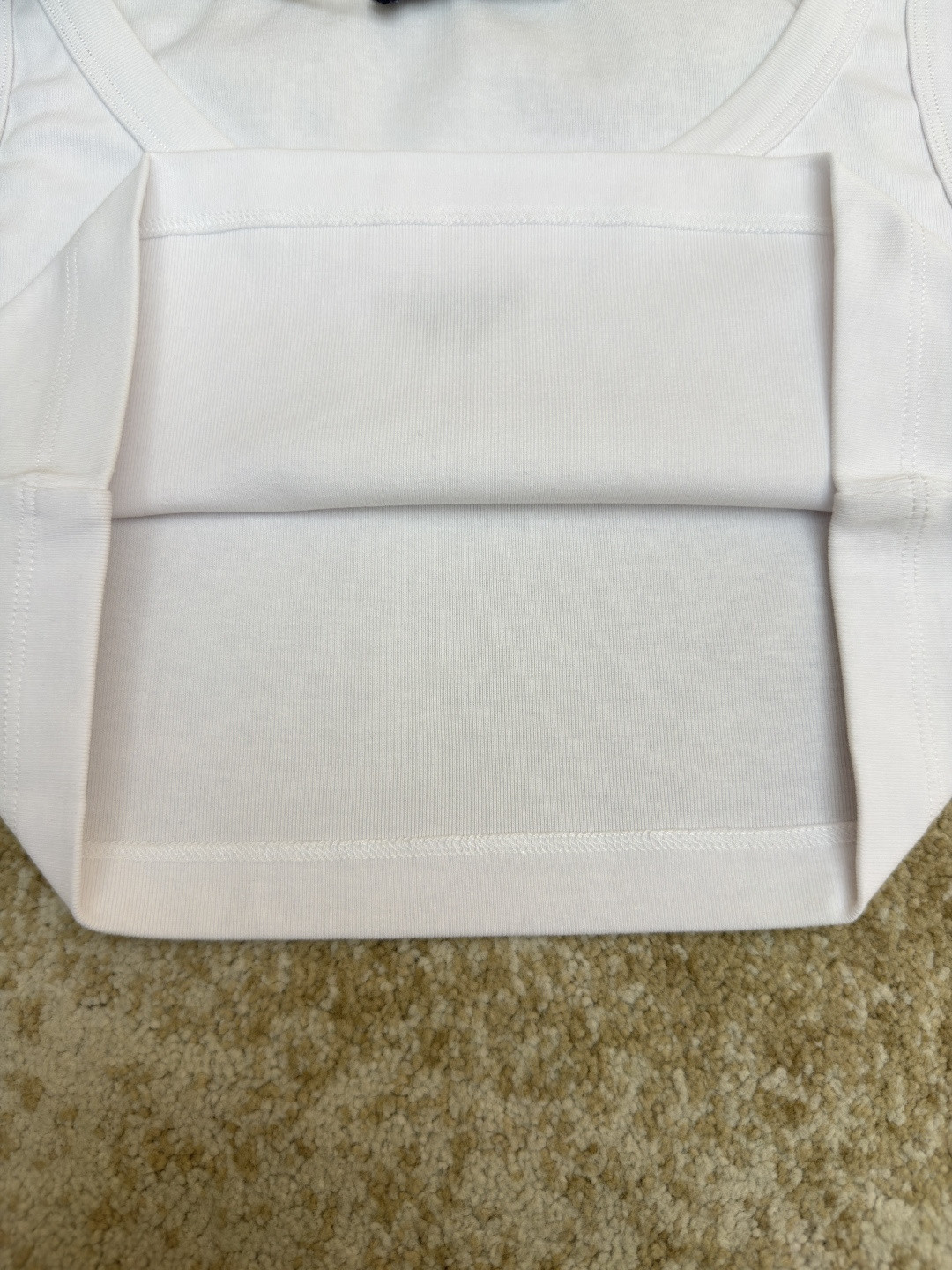 PRADA 普拉达 三角标短款背心 女款 夏季 白色 黑色 A0 39546C-10Z0-F0009-S-231