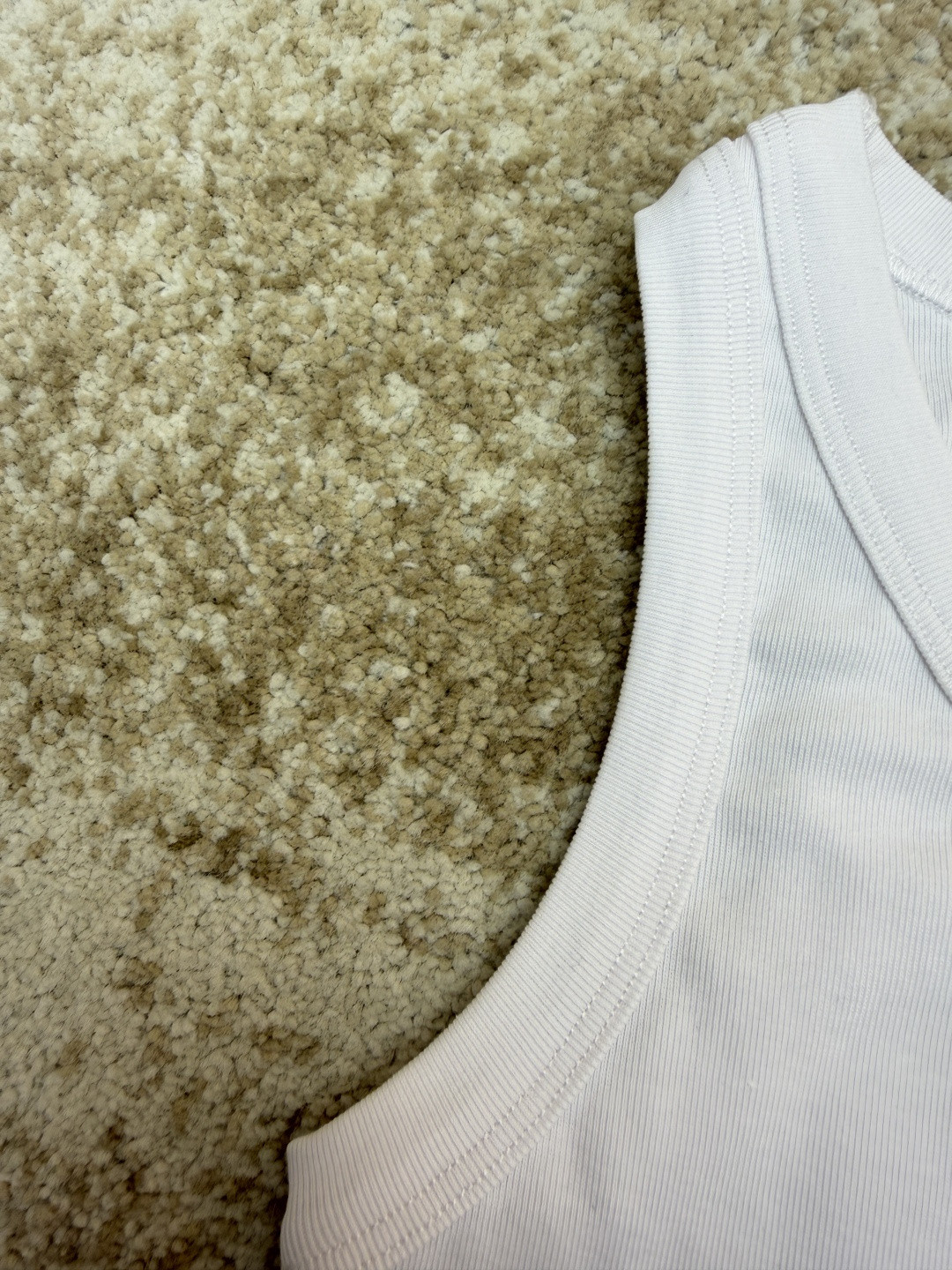 PRADA 普拉达 三角标短款背心 女款 夏季 白色 黑色 A0 39546C-10Z0-F0009-S-231