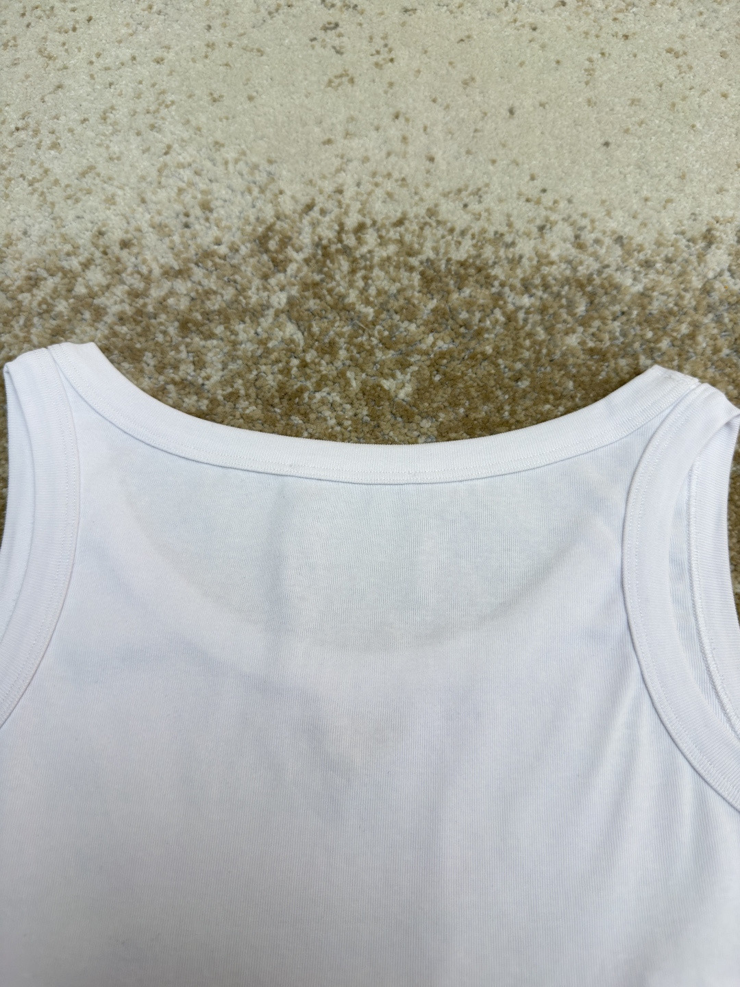 PRADA 普拉达 三角标短款背心 女款 夏季 白色 黑色 A0 39546C-10Z0-F0009-S-231