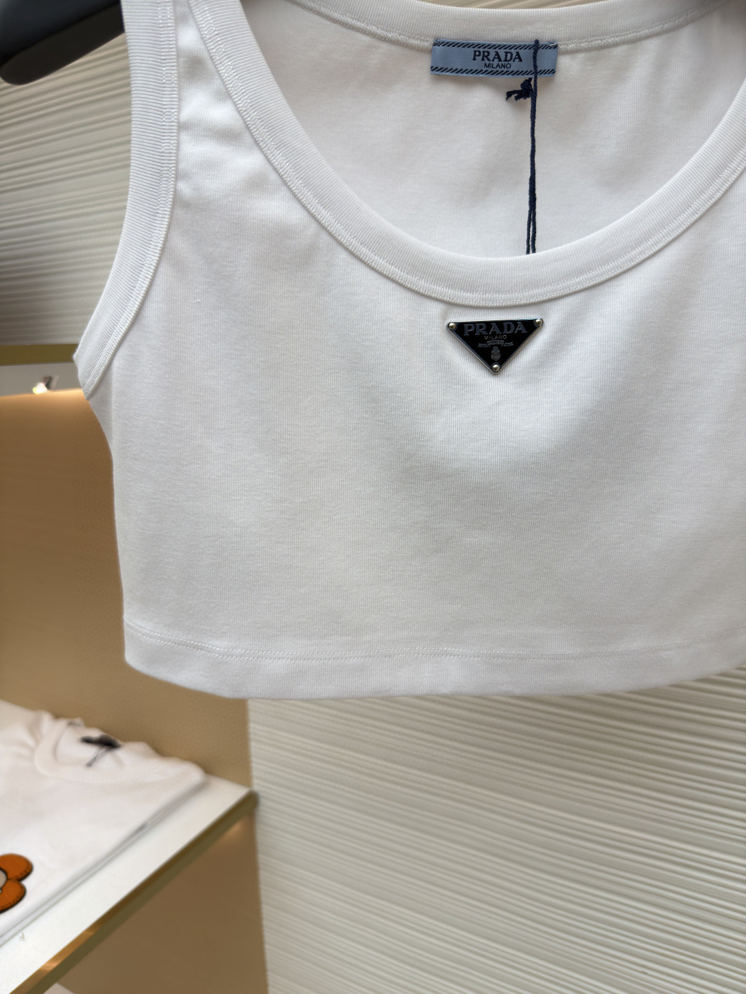 PRADA 普拉达 三角标短款背心 女款 夏季 白色 黑色 A0 39546C-10Z0-F0009-S-231