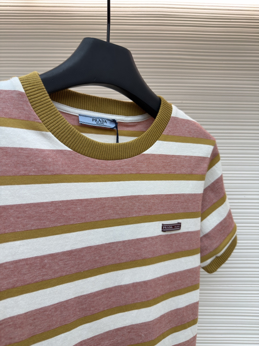 PRADA 普拉达 撞色徽标条纹圆领短袖 T恤 女款 夏季 肉粉色 A0 39662-19AT-F05AD-S-OOO