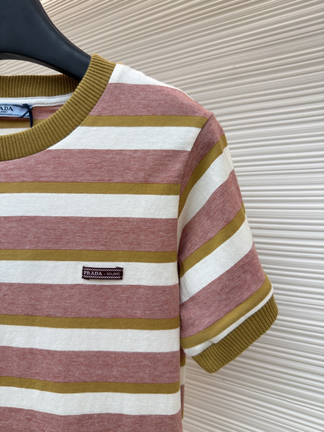 PRADA 普拉达 撞色徽标条纹圆领短袖 T恤 女款 夏季 肉粉色 A0 39662-19AT-F05AD-S-OOO