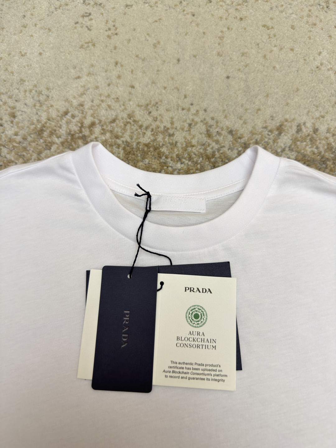 PRADA 普拉达 标志小绣花圆领短袖 T恤 夏季 白色 黑色 A0 