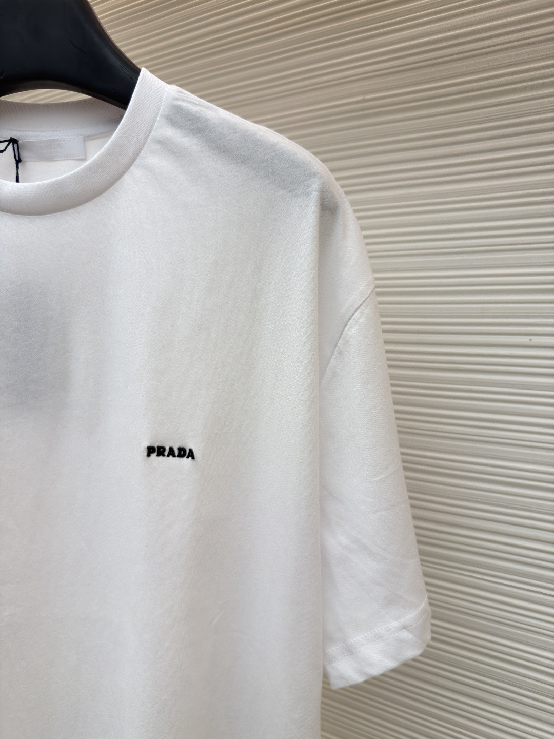 PRADA 普拉达 标志小绣花圆领短袖 T恤 夏季 白色 黑色 A0 