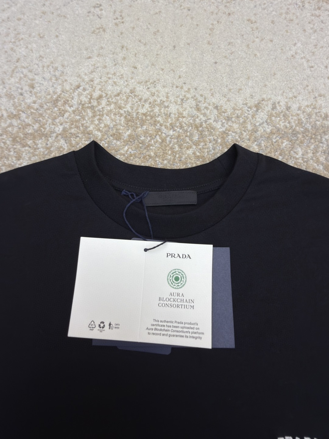 PRADA 普拉达 标志小绣花圆领短袖 T恤 夏季 白色 黑色 A0 