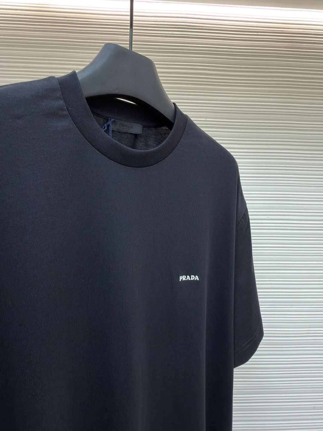 PRADA 普拉达 标志小绣花圆领短袖 T恤 夏季 白色 黑色 A0 