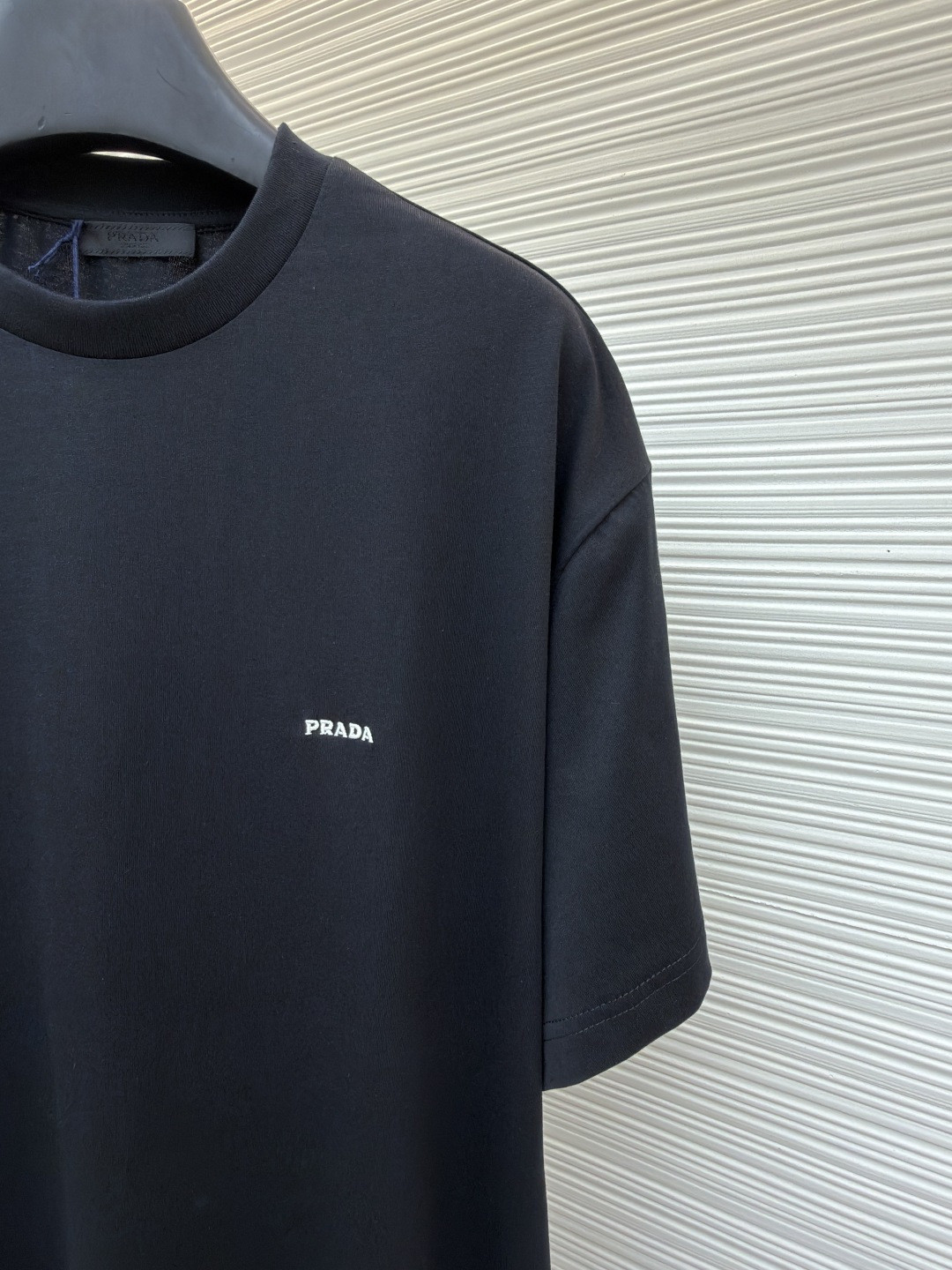 PRADA 普拉达 标志小绣花圆领短袖 T恤 夏季 白色 黑色 A0 