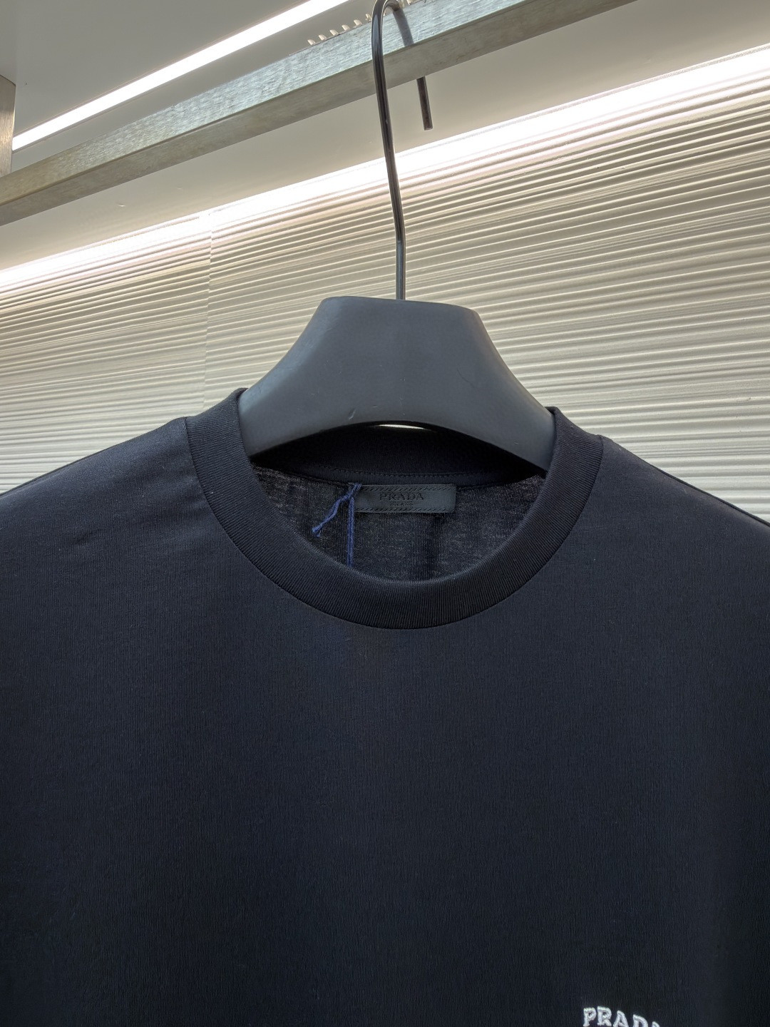 PRADA 普拉达 标志小绣花圆领短袖 T恤 夏季 白色 黑色 A0 