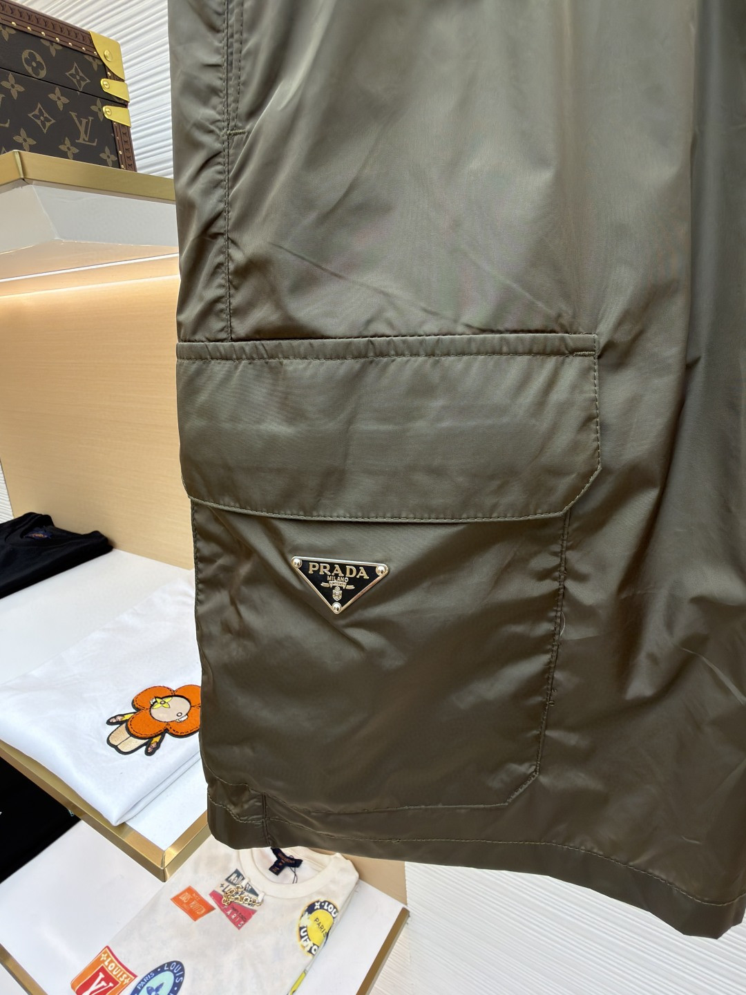 PRADA 普拉达 口袋三角标松紧腰工装裤 短裤 休闲裤 裤子 黑色 军绿色 绿色 B0 UB380-1WQ9-F077U-S-OOO