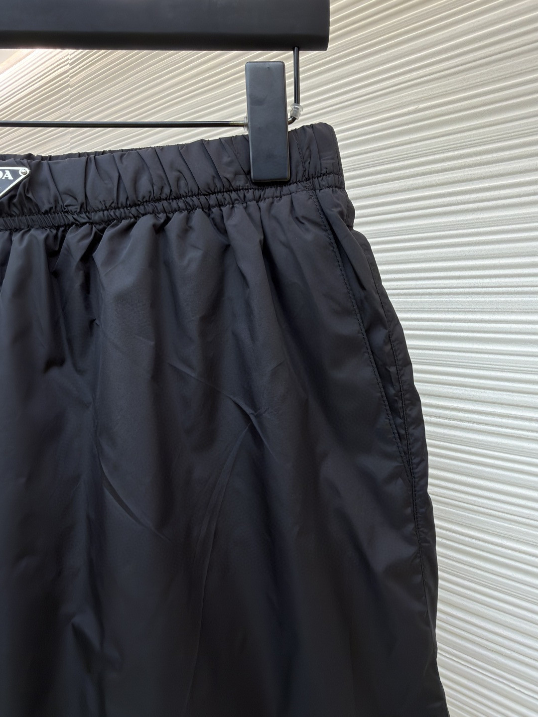 PRADA 普拉达 三角标尼龙松紧腰短裤 休闲裤 裤子 黑色 A5 UB372-1WQ9-F0002-S-OOO
