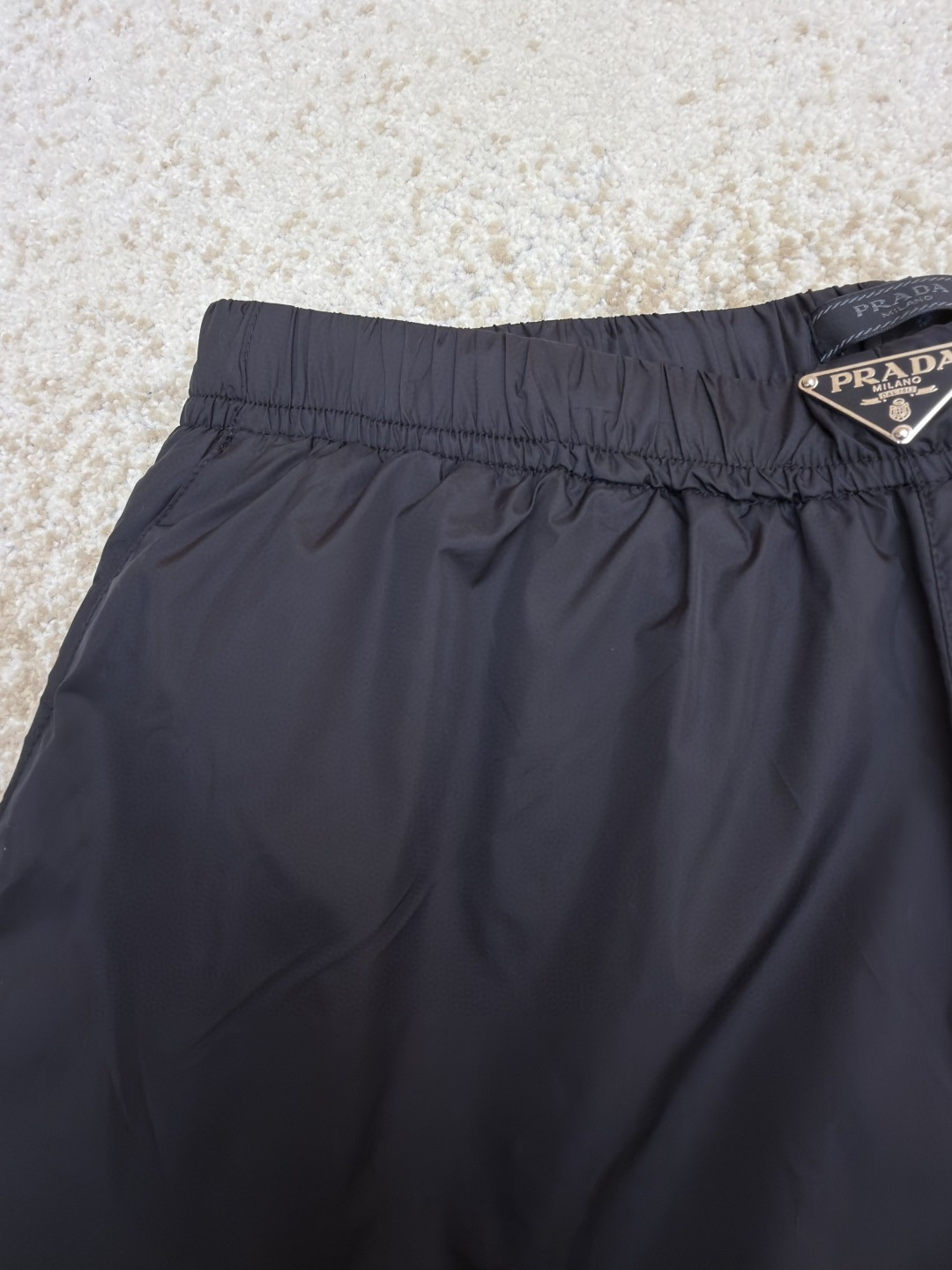 PRADA 普拉达 三角标尼龙松紧腰短裤 休闲裤 裤子 黑色 A5 UB372-1WQ9-F0002-S-OOO